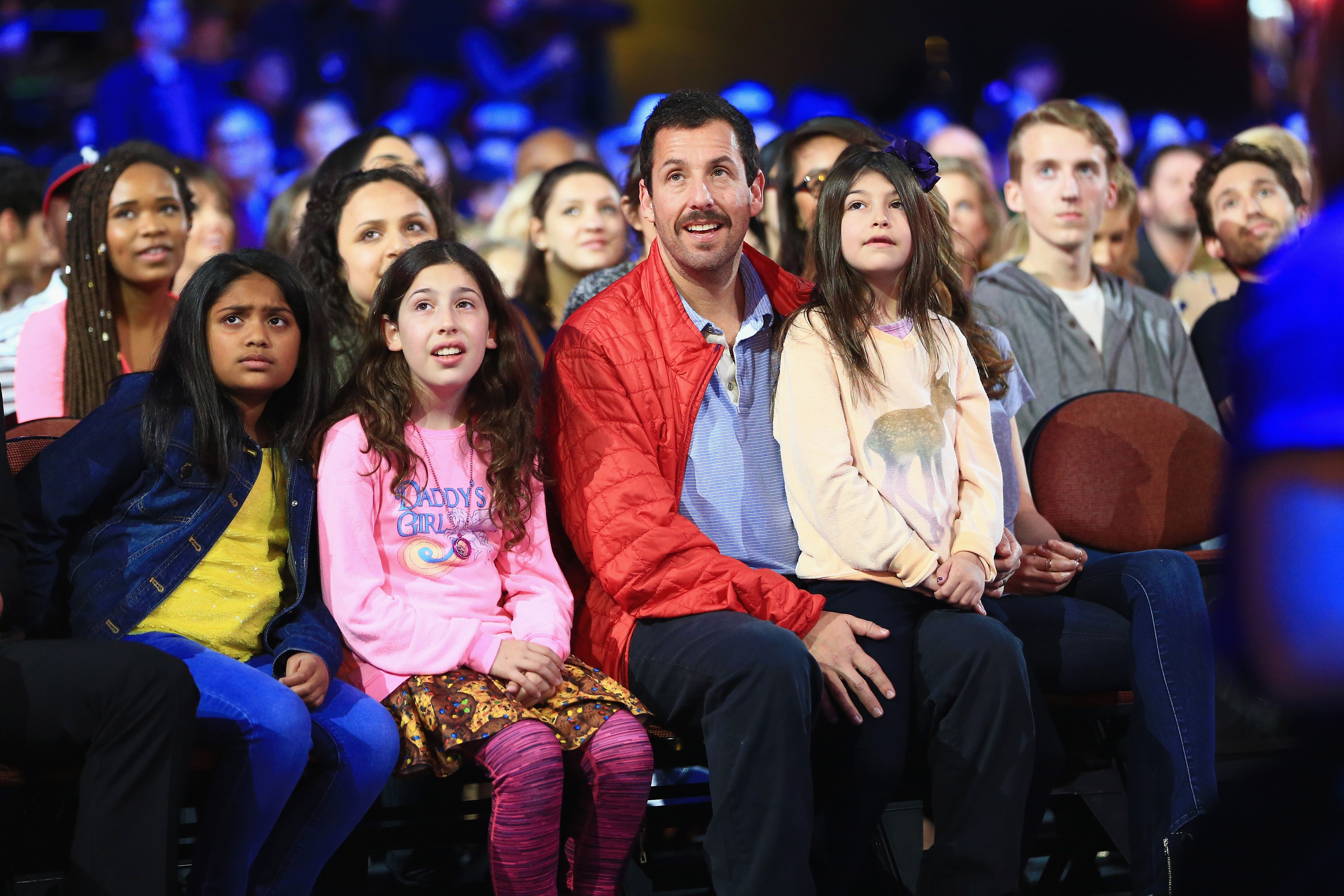 Adam Sandler, with daughters Sunny and Sadie Sandler at the Nickelodeon's 2016 Kids' Choice Awards in California | Source: Getty Images