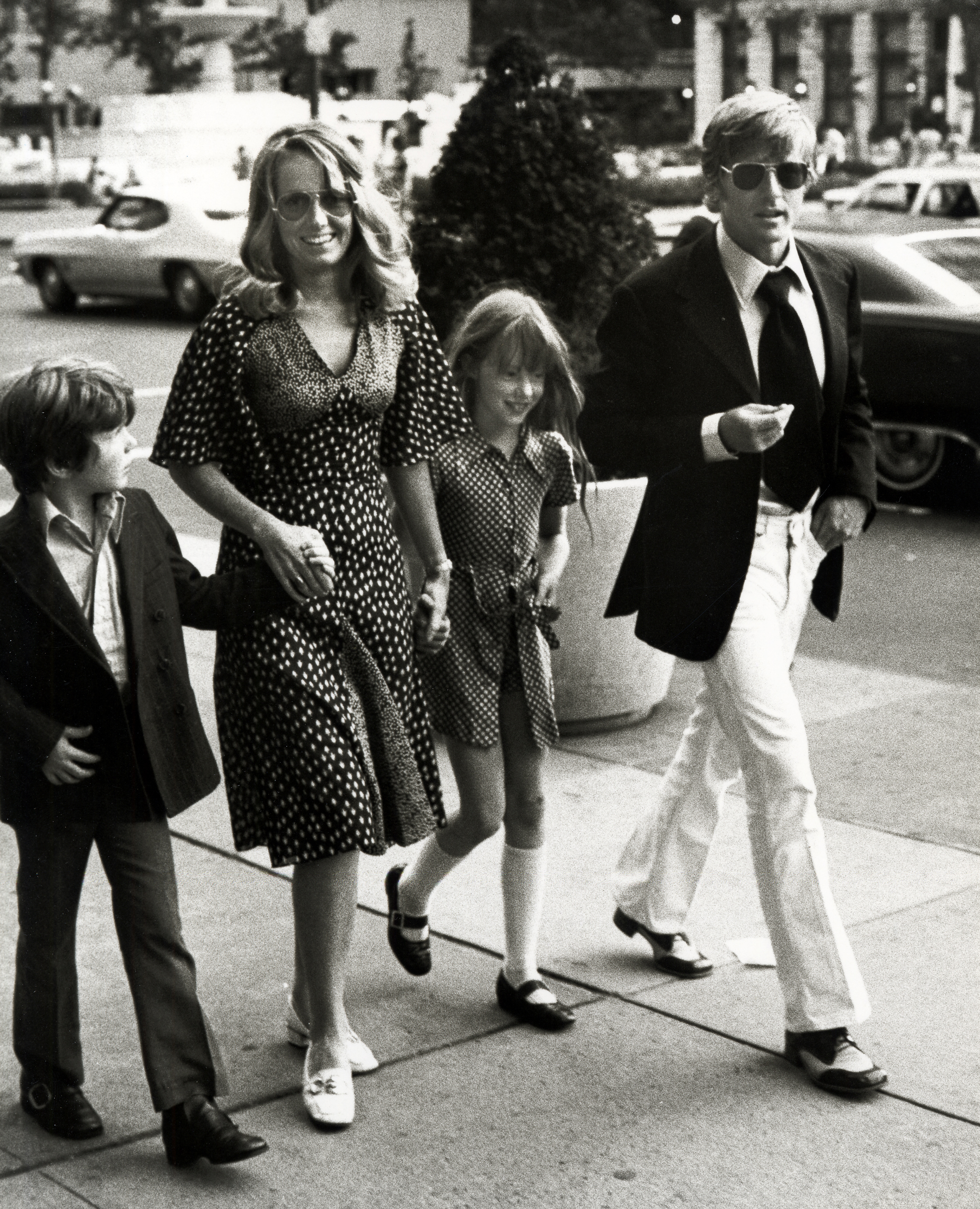 Jamie Redford, Lola van Wagenen, Amy, and Robert Redford sighting outside The Sherry Netherland Hotel, on June 24, 1971 | Source: Getty Images