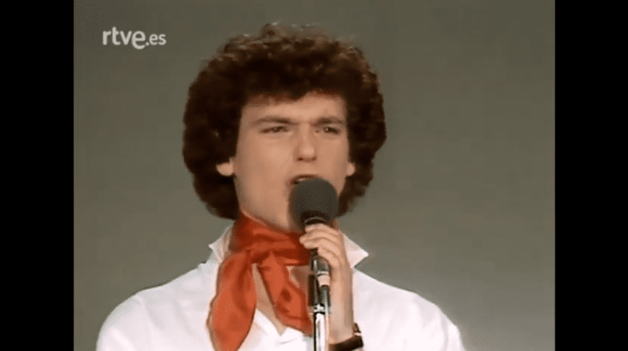 Pedro cantando en vivo │Imagen tomada de: Facebook / Archivo RTVE Pedro cantando en vivo │Imagen tomada de: Facebook / Archivo RTVE