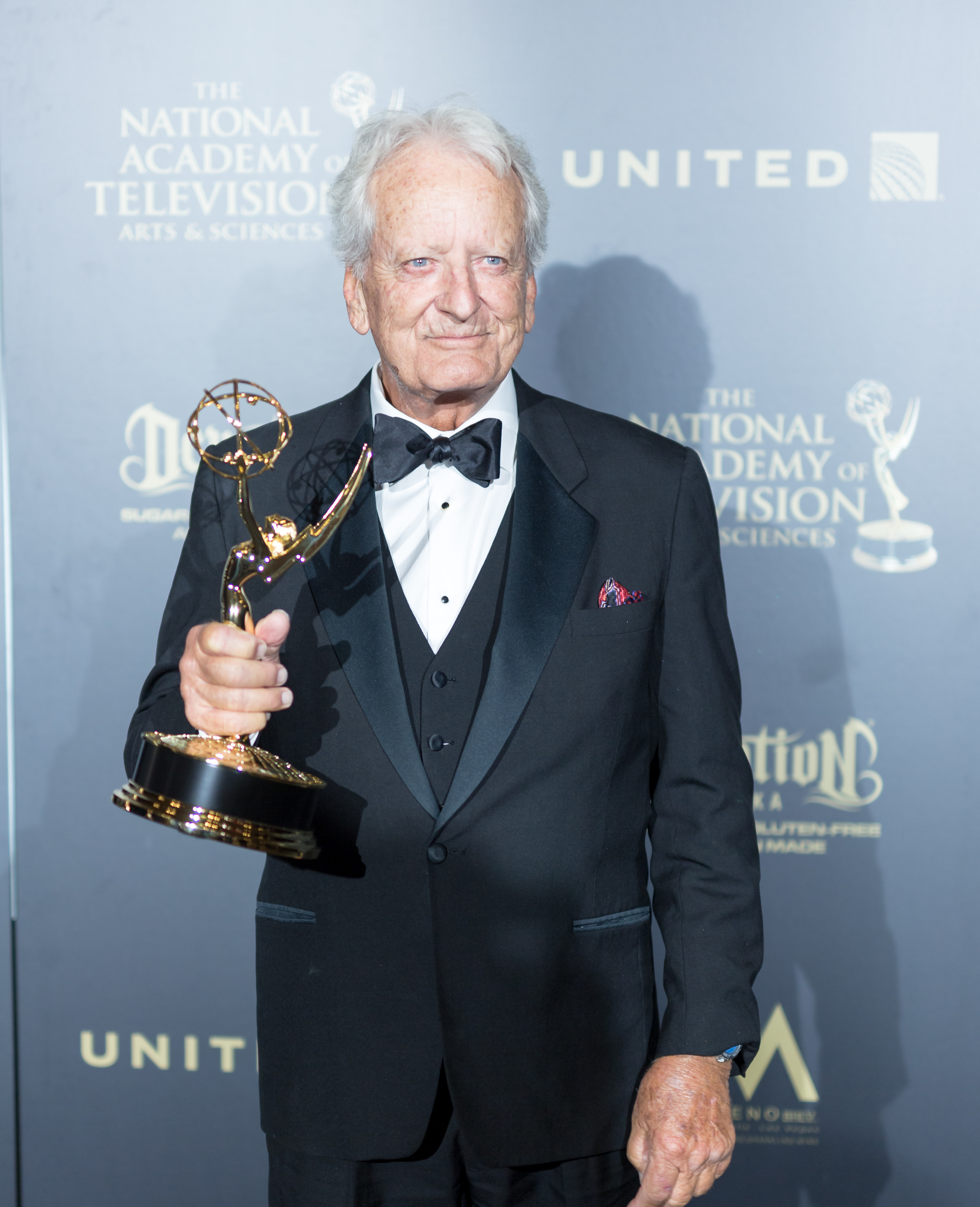 Nicolas Coster displays his Emmy Award at the 44th Annual Daytime Creative Arts Emmy Awards in Pasadena, California, on April 28, 2017. | Source: Getty Images
