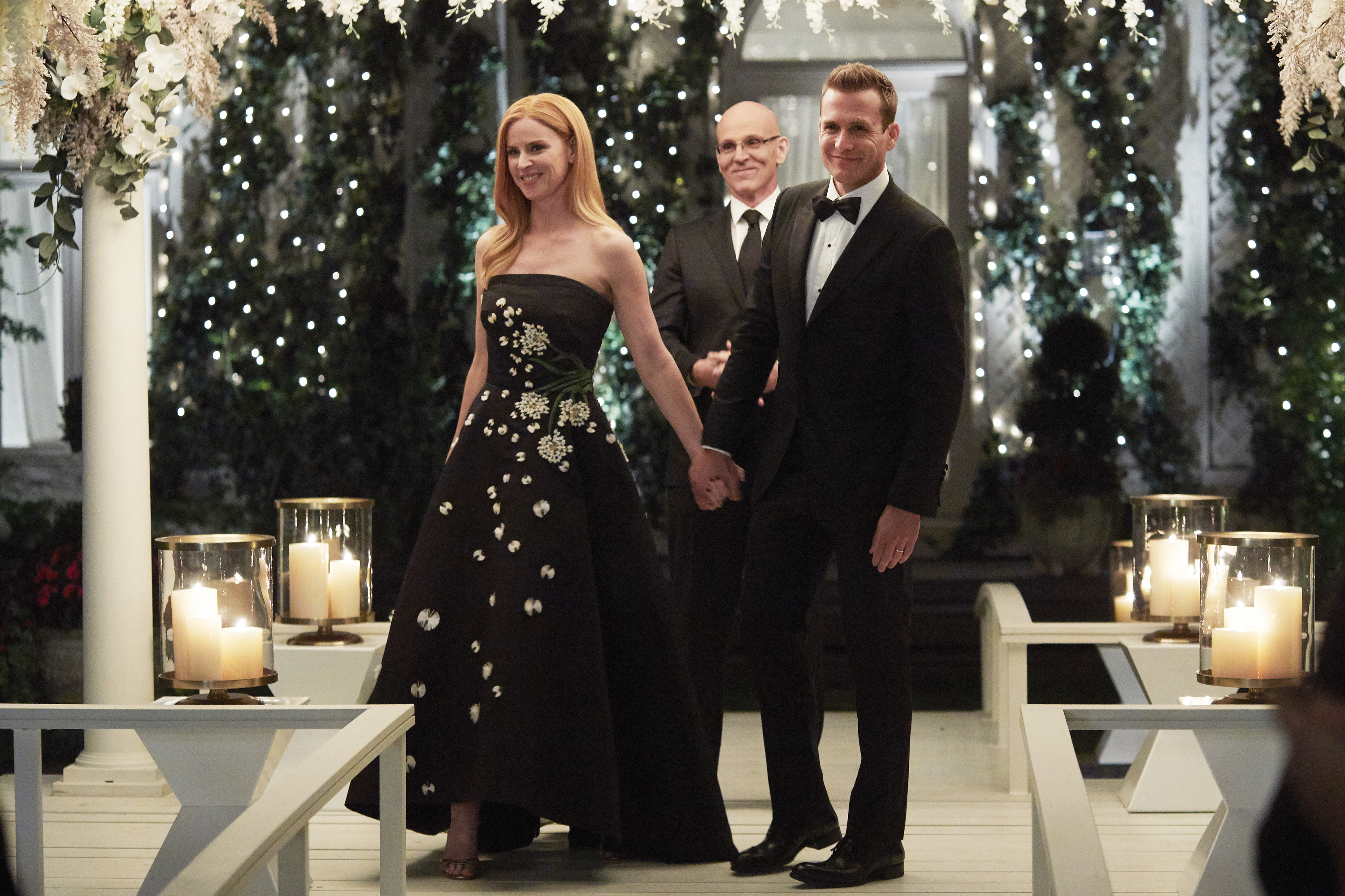 "Suits" final episode, "One Last Con" Episode 910. Sarah Rafferty as Donna Paulsen, Ray Proscia as Dr. Stan Lipschitz, and Gabriel Macht as Harvey Specter on August 23, 2019. | Source: Getty Images