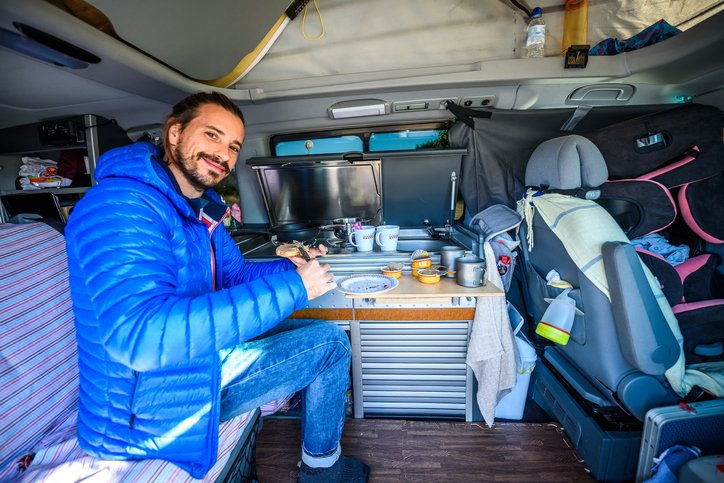 Frühstück im Wohnmobil. I Quelle: Getty Images