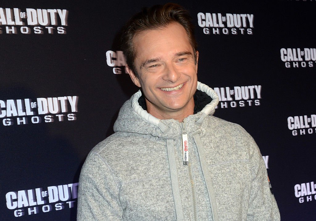 David Hallyday assiste à la soirée de lancement du jeu "Call of Duty : Ghosts" au Yoyo Palais de Tokyo le 4 novembre 2013 à Paris, France. | Photo : Getty Images David Hallyday assiste à la soirée de lancement du jeu "Call of Duty : Ghosts" au Yoyo Palais de Tokyo le 4 novembre 2013 à Paris, France. | Photo : Getty Images