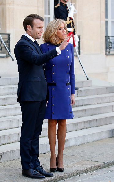 Emmanuel Macron reçoit Xi Jinping, le président chinois et son épouse Liyuan Peng à l'Elysée à Paris | Photo : Getty Images