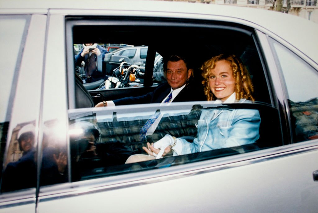 Mariage de J.Hallyday et Laetitia à Paris, France, le 25 mars 1996. | Photo : Getty Images