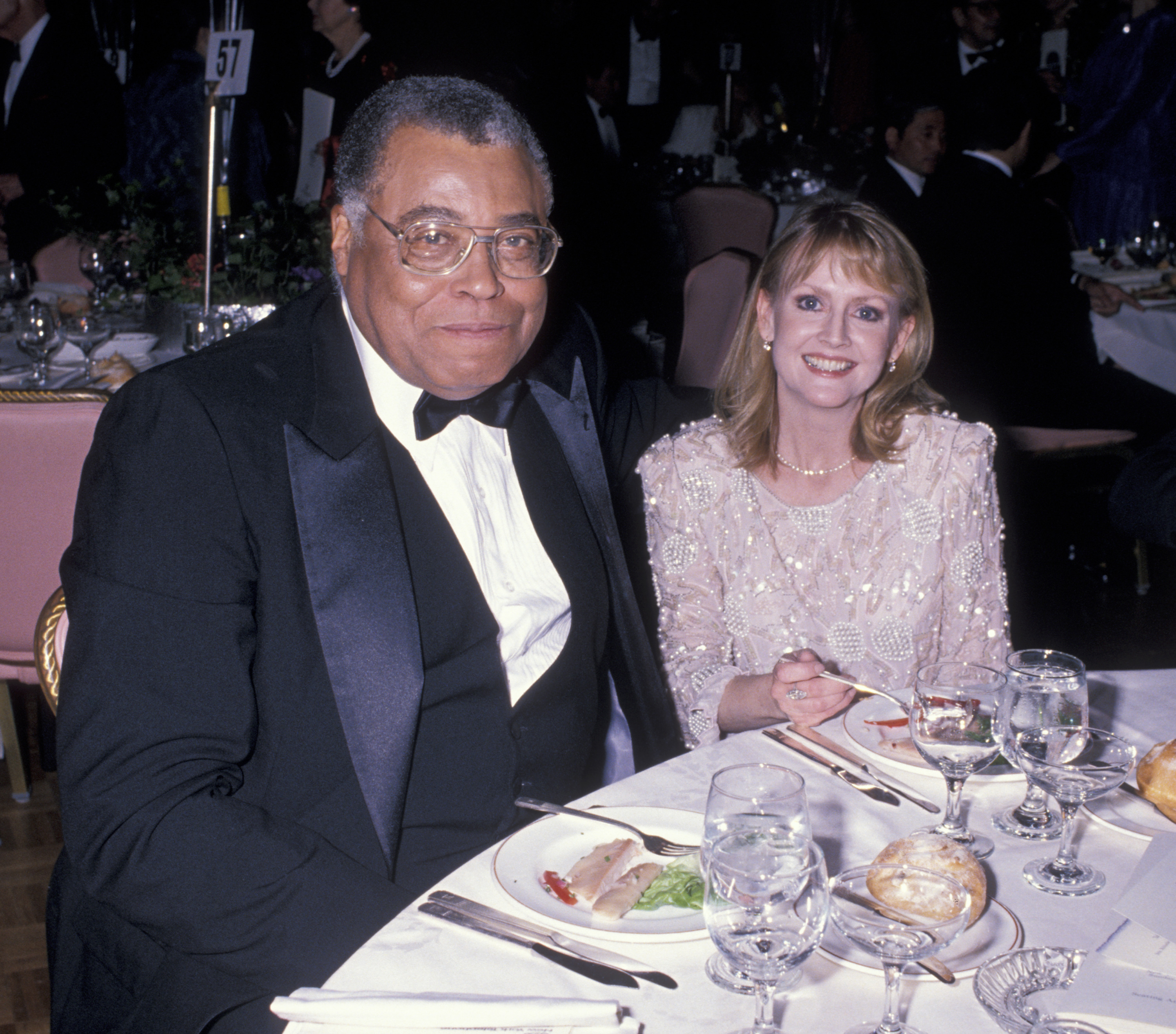 James Earl Jones and Cecilia Hart at the 43rd Annual Tony Awards on June 4, 1989, in New York. | Source: Getty Images