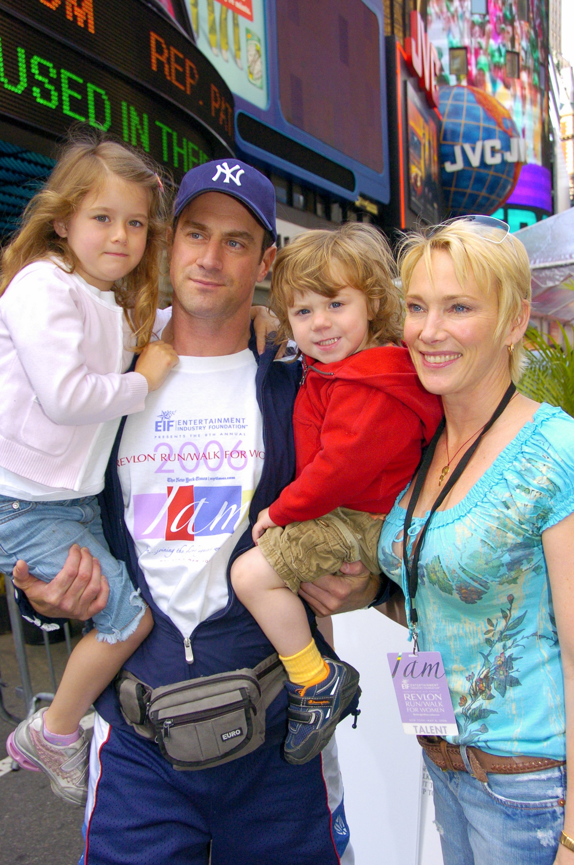 Christopher Meloni, Sherman Williams, daughter Sophia, and son Dante, at the Entertainment Industry Foundation's 9th Annual Revlon Run/Walk For Women in Time's Square on May 6, 2006. | Source:  Richard Corkery/NY Daily News Archive/Getty Images
