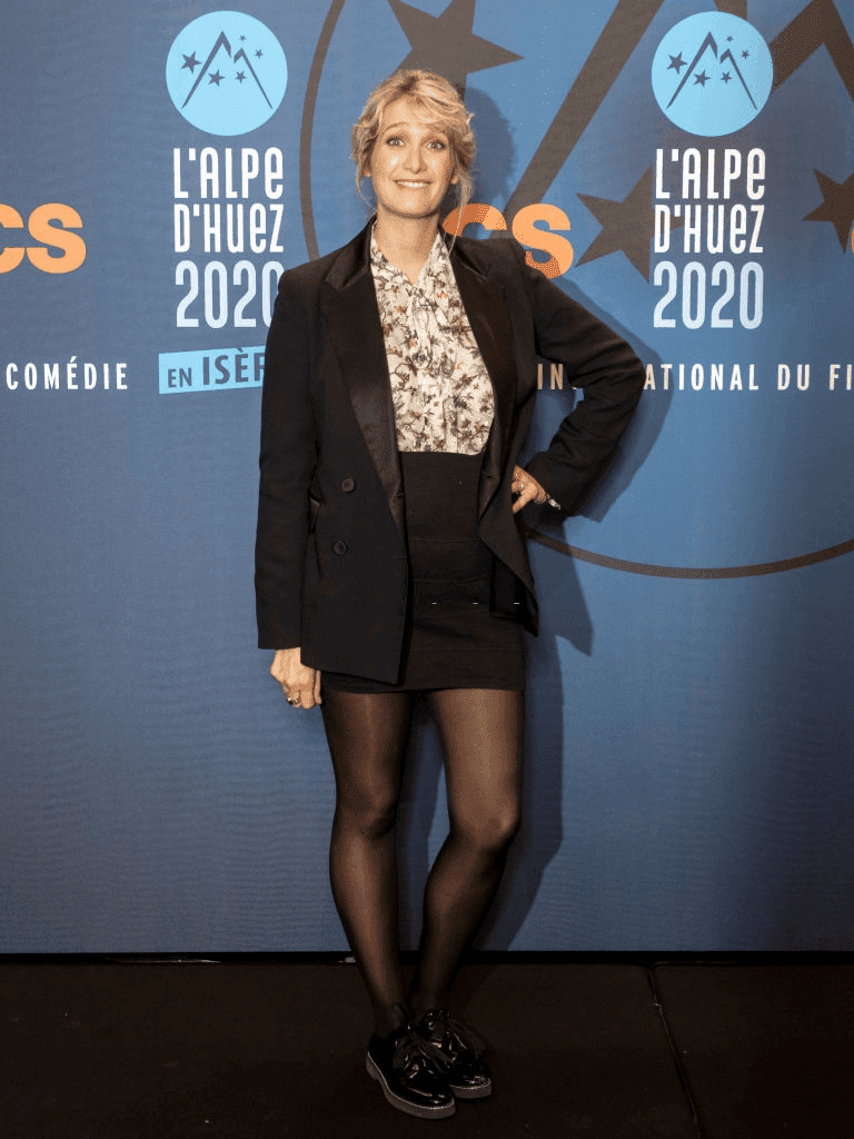 ALPE D'HUEZ, FRANCE - 14 JANVIER: Caroline Anglade assiste à la première journée du 23e festival international du film de comédie de L'Alpe D'Huez le 14 janvier 2020 à l'Alpe d'Huez, France. | Photo : Getty Images ALPE D'HUEZ, FRANCE - 14 JANVIER: Caroline Anglade assiste à la première journée du 23e festival international du film de comédie de L'Alpe D'Huez le 14 janvier 2020 à l'Alpe d'Huez, France. | Photo : Getty Images