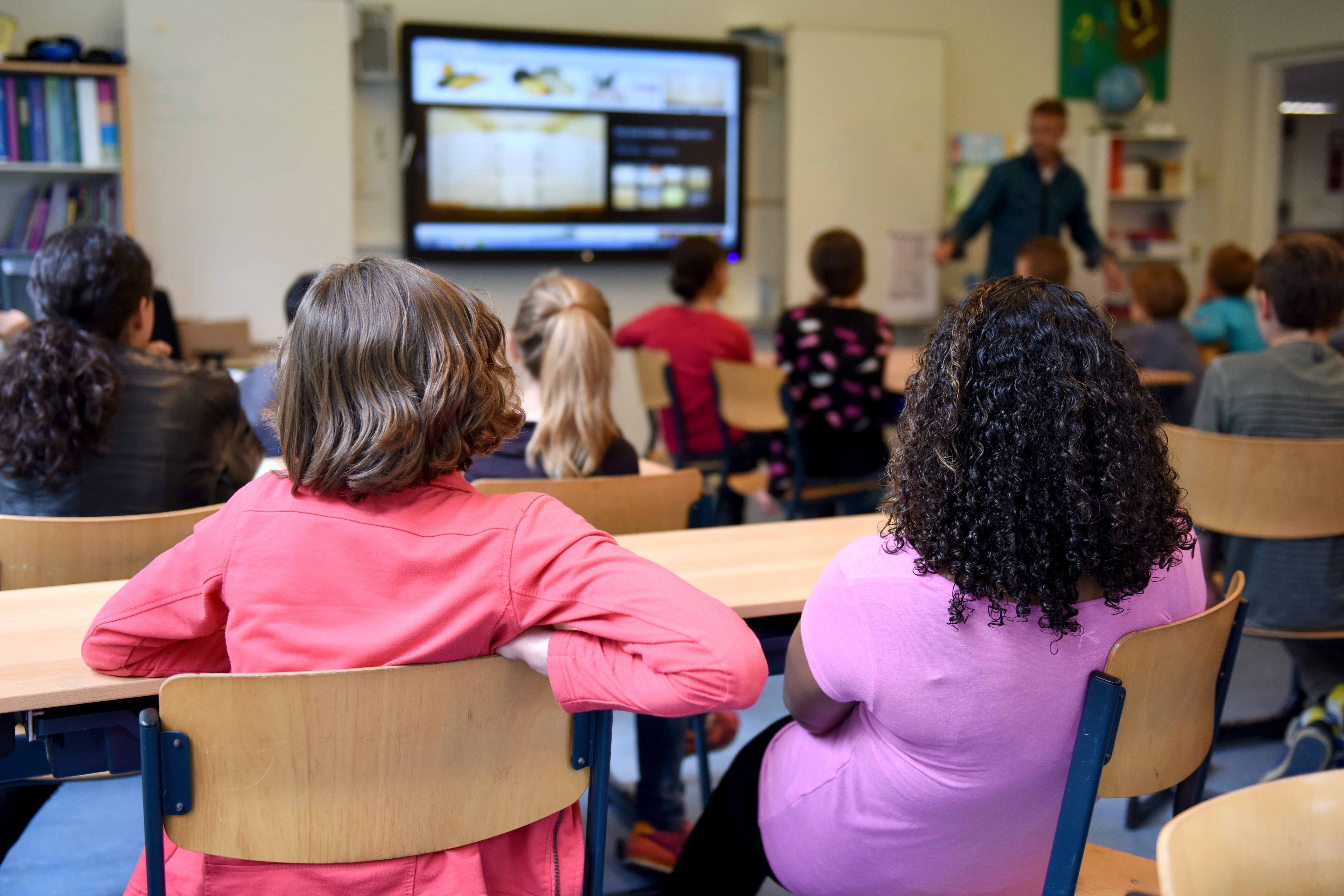 Niños en un salón de clases. | Foto: Pexels