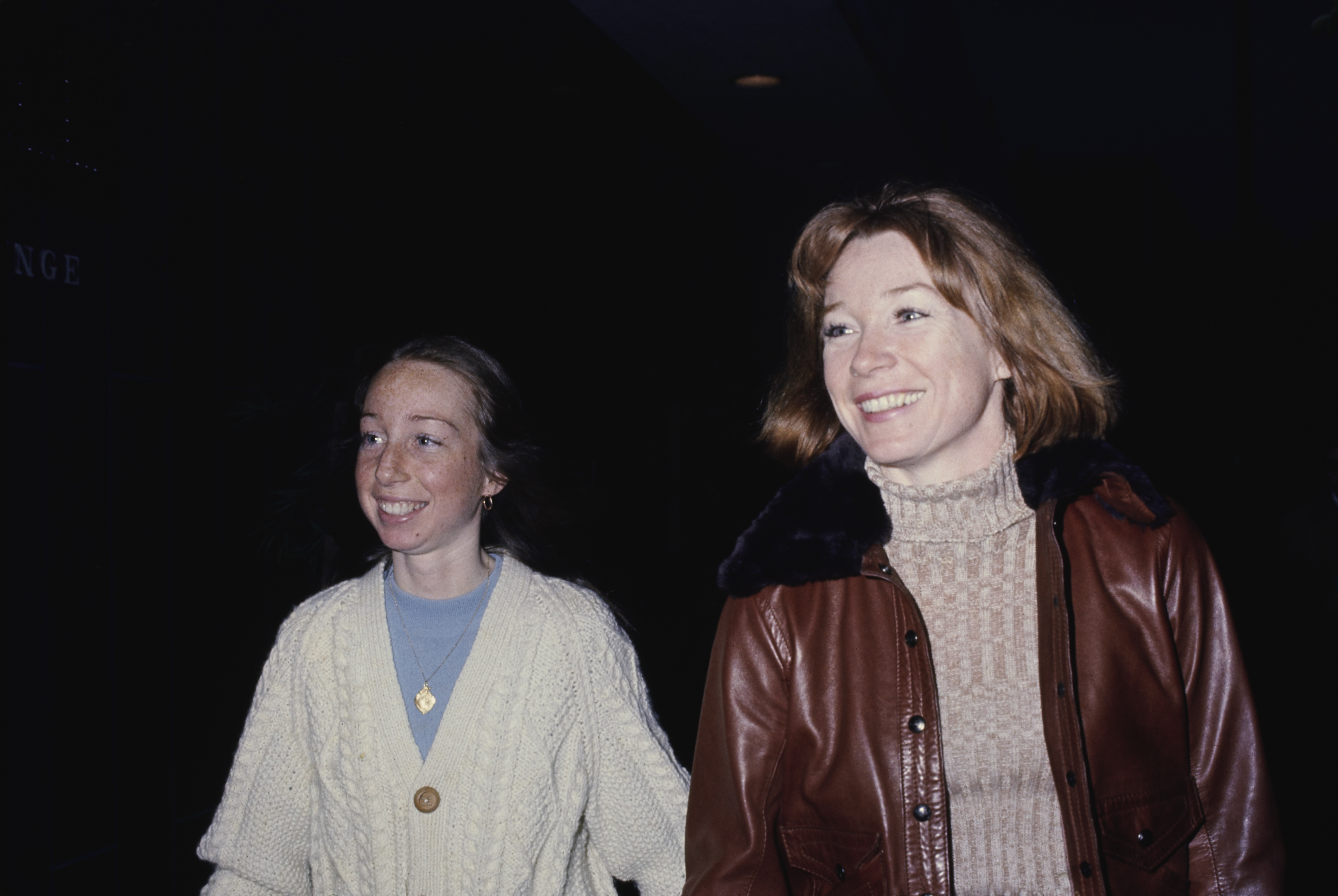 Sachi Parker and the actress attend a stage production of "Pastorale" on April 1, 1974, in Beverly Hills, California. | Source: Getty Images