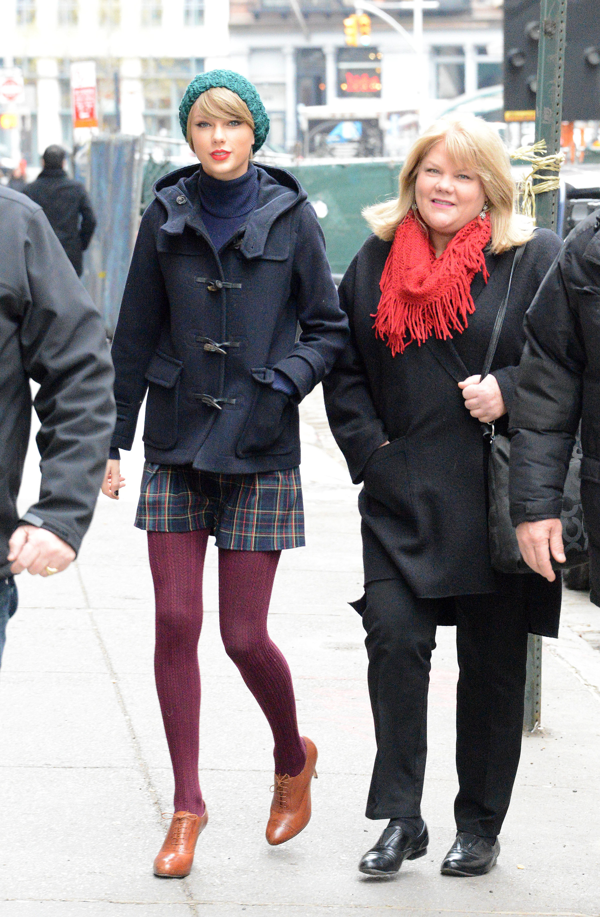 Taylor Swift and Andrea Finlay are seen in New York City, on December 22, 2014 | Source: Getty Images