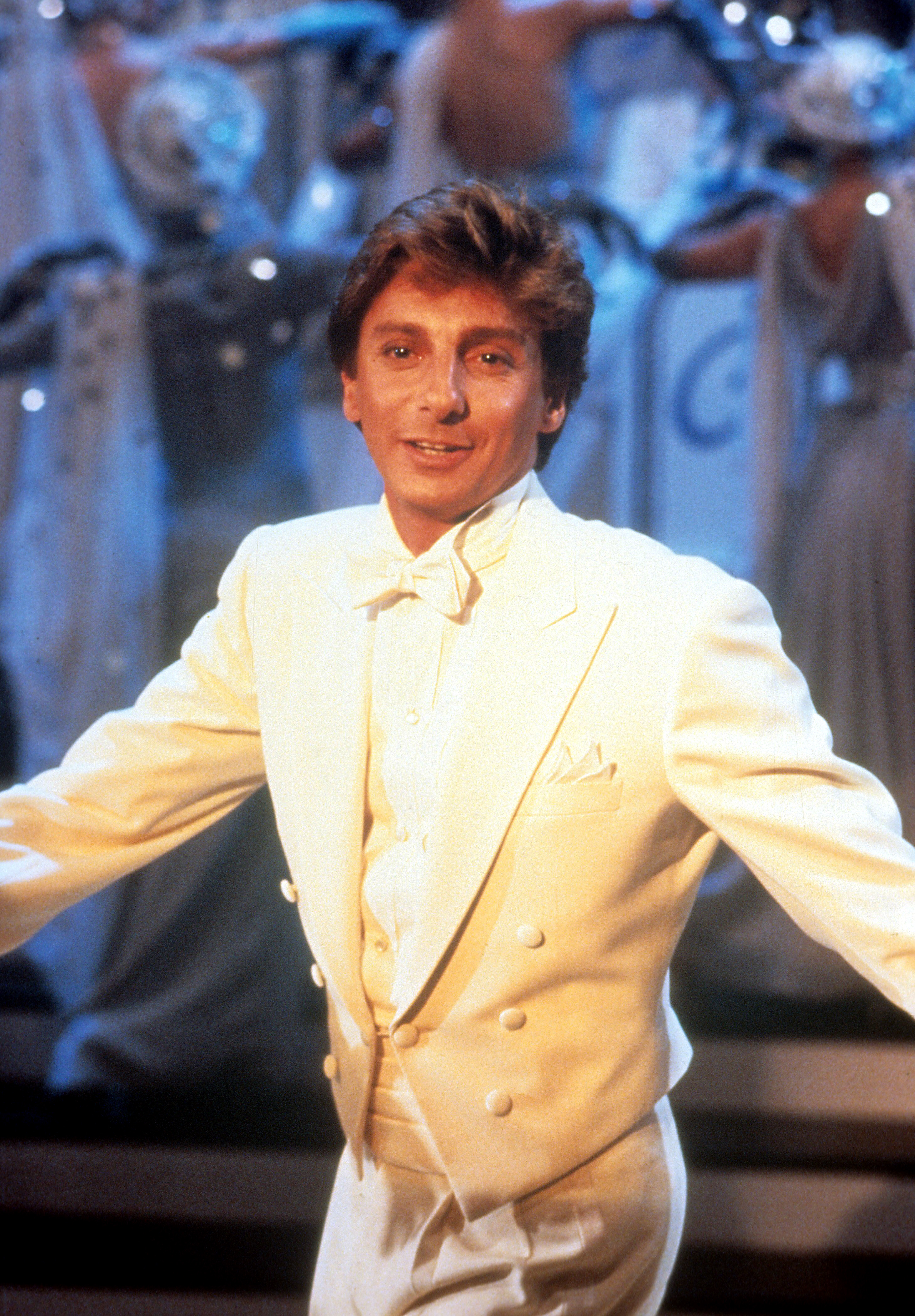 This early image shows Manilow before the fame that would define his public image. His facial features, including his prominent nose and heavier upper eyelids, provide an early reference point for the comparisons that came years later. | Source: Getty Images