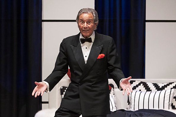 Arturo Fernández celebra su 89º cumpleaños en el escenario durante la obra de teatro 'Alta Seduccion' en el teatro Amaya el 21 de febrero de 2018 en Madrid, España. | Foto: Getty Images Arturo Fernández celebra su 89º cumpleaños en el escenario durante la obra de teatro 'Alta Seduccion' en el teatro Amaya el 21 de febrero de 2018 en Madrid, España. | Foto: Getty Images