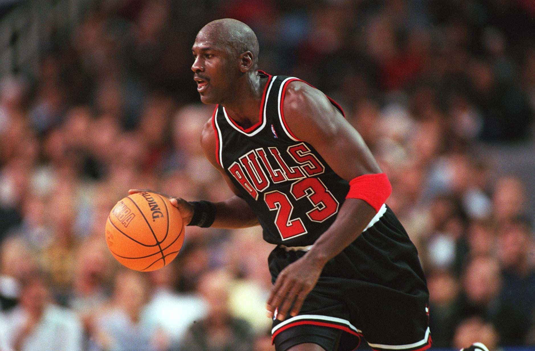 Michael Jordan during a basketball game on November 7, 1997 | Source: Getty Images