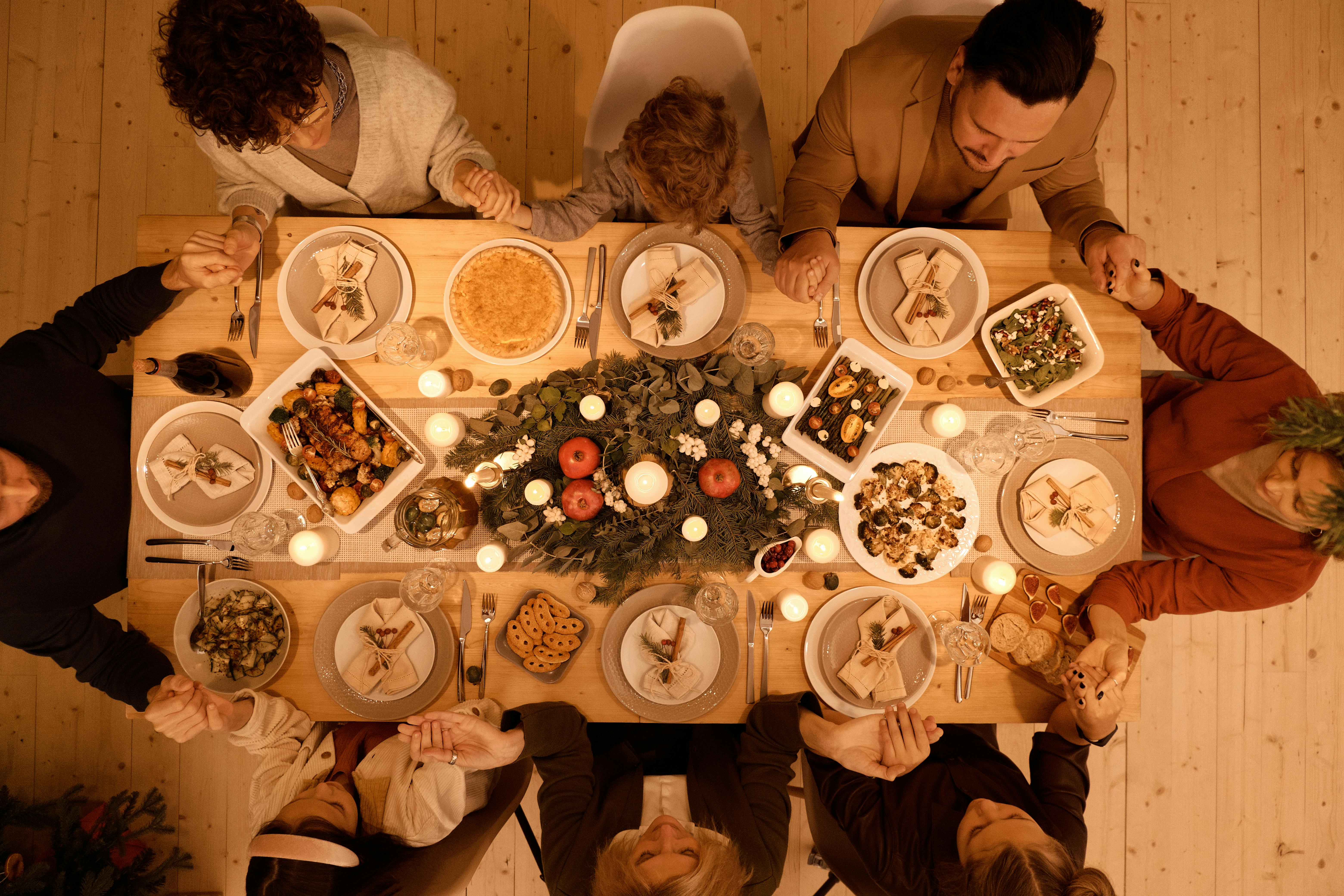 A family gathered for dinner | Source: Pexels