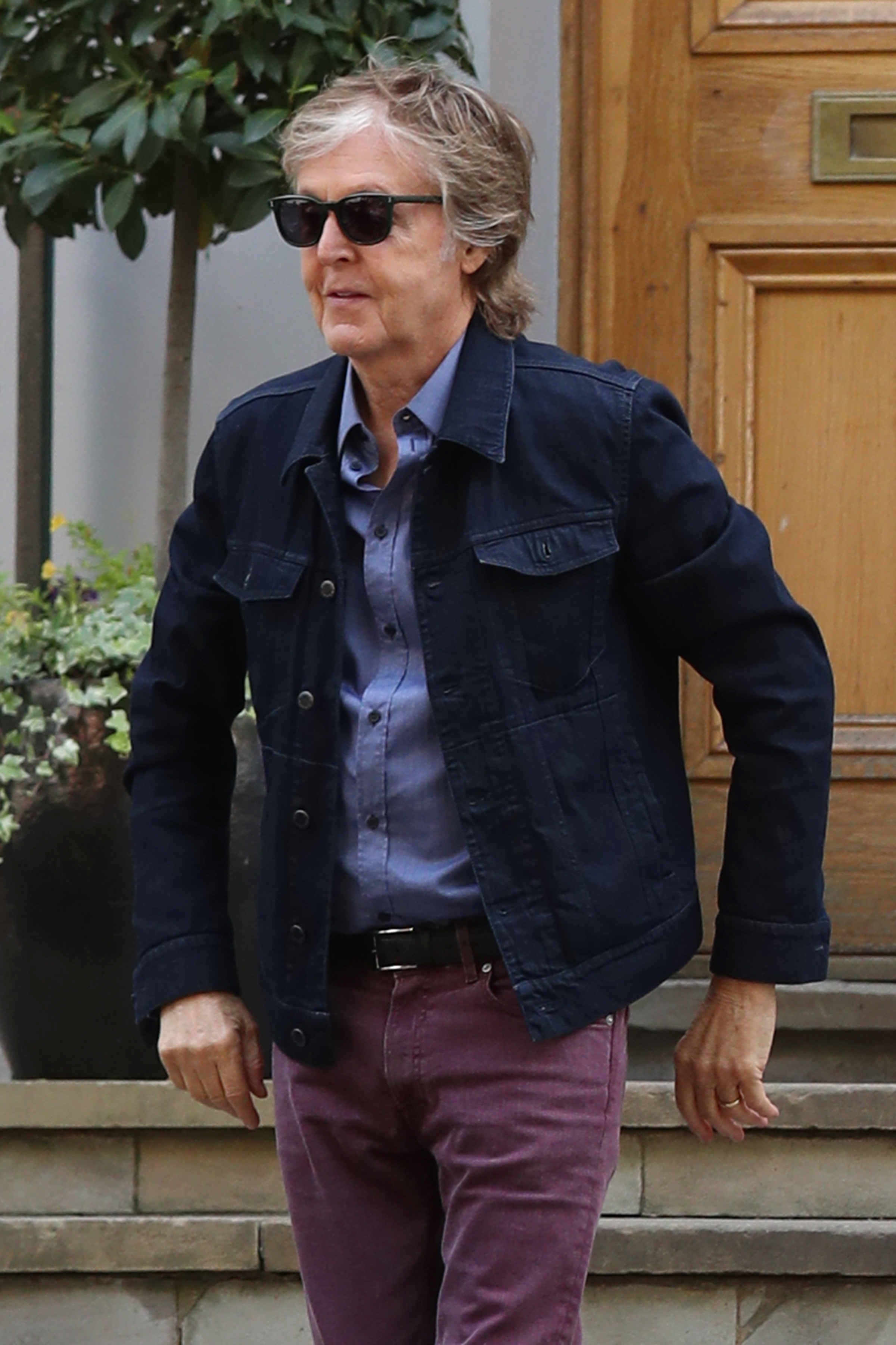 Paul McCartney seen leaving the Abbey Road Studios after performing a secret gig in London, England, on July 23, 2018. | Source: Getty Images