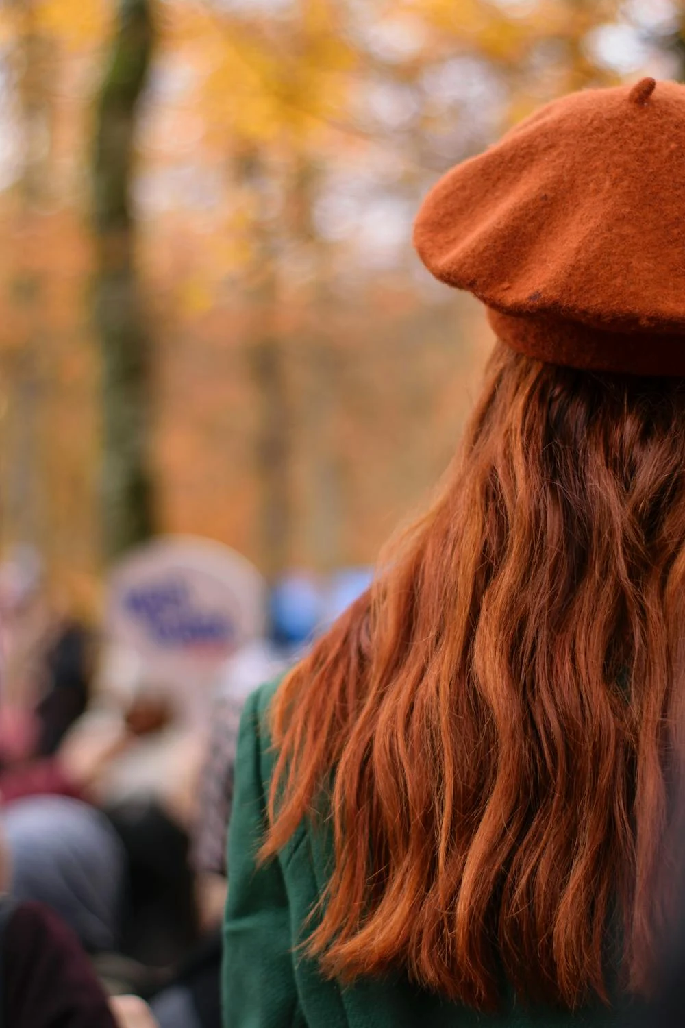 A woman walking in her yard | Source: Pexels