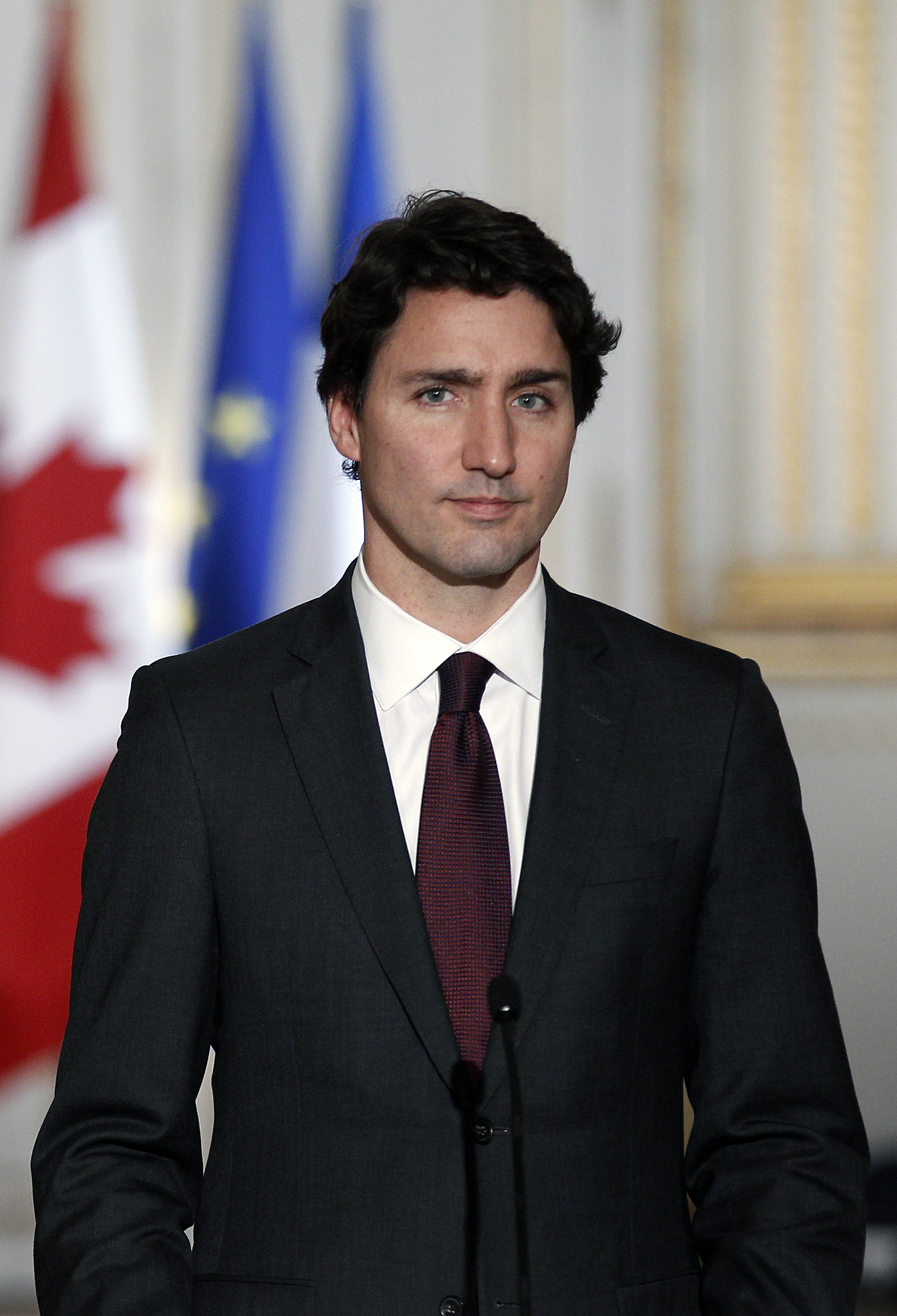 Justin Trudeau speaks at a press conference with François Hollande in Paris on November 29, 2015 | Source: Getty Images
