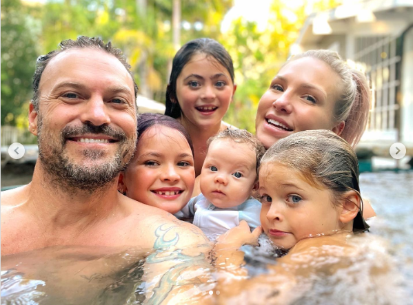 Brian Austin Green, his partner, Sharna Burgess and children | Source: Instagram/brianaustingreen