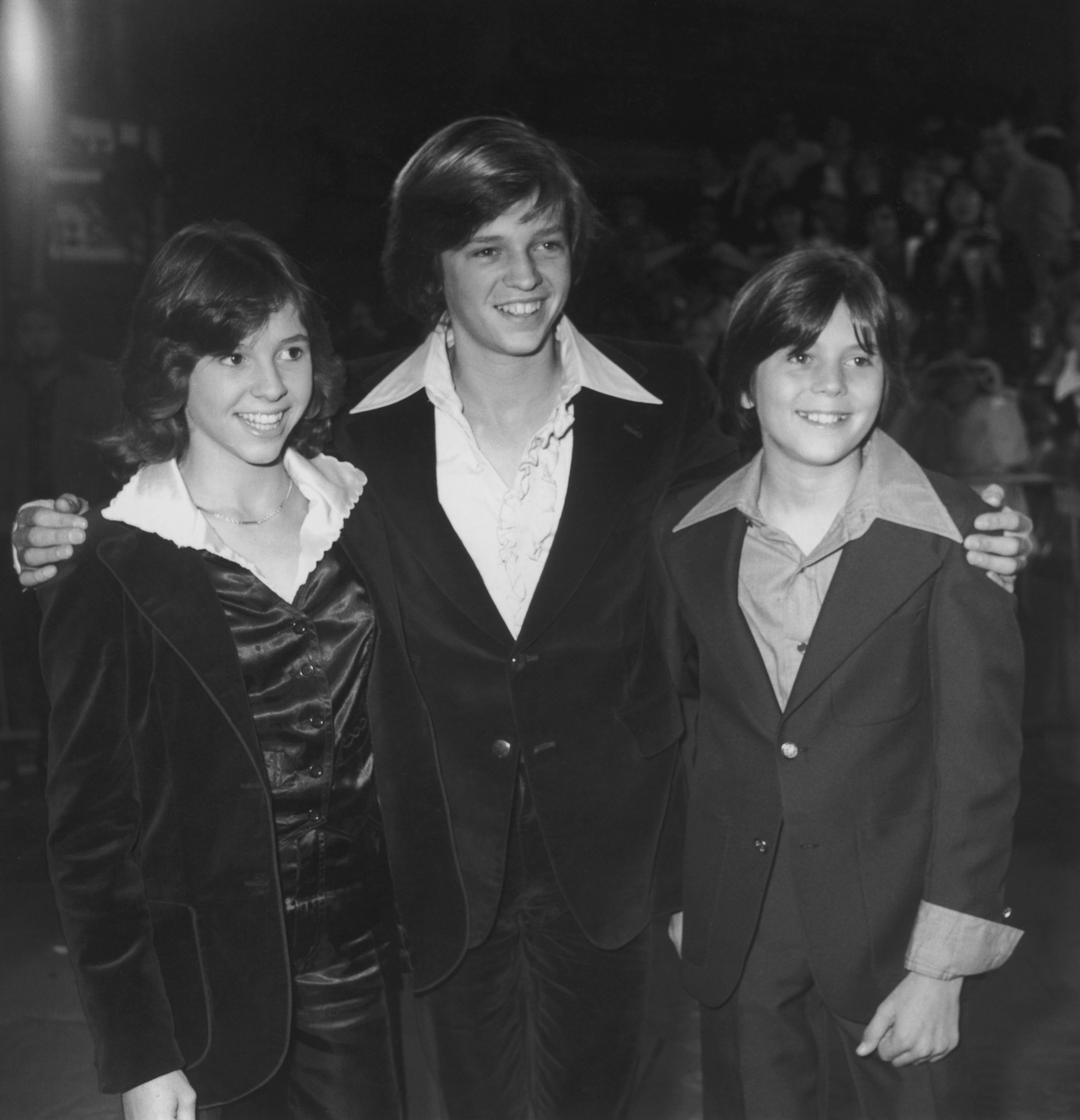 Kristy McNichol at the Hollywood premiere of "Saturday Night Fever" with her brothers Jimmy and Tommy, December 1977. | Source: Frank Edwards/Fotos International/Archive Photos/Getty Images