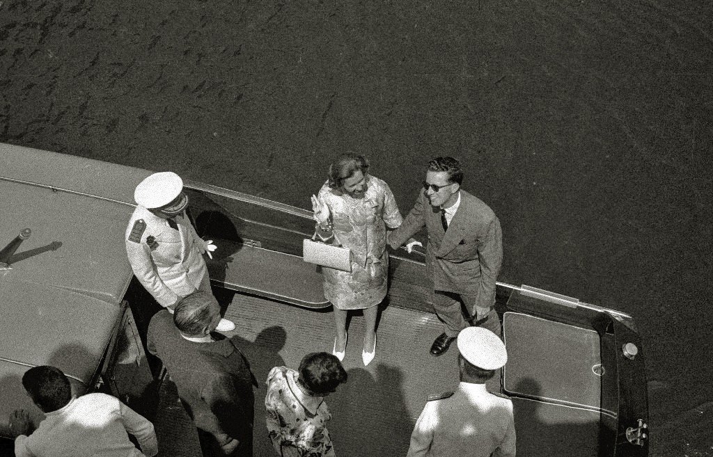 Los reyes Balduino y Fabiola llegando al muelle San Sebastián. | Imagen tomada de: Wikimedia Commons Los reyes Balduino y Fabiola llegando al muelle San Sebastián. | Imagen tomada de: Wikimedia Commons