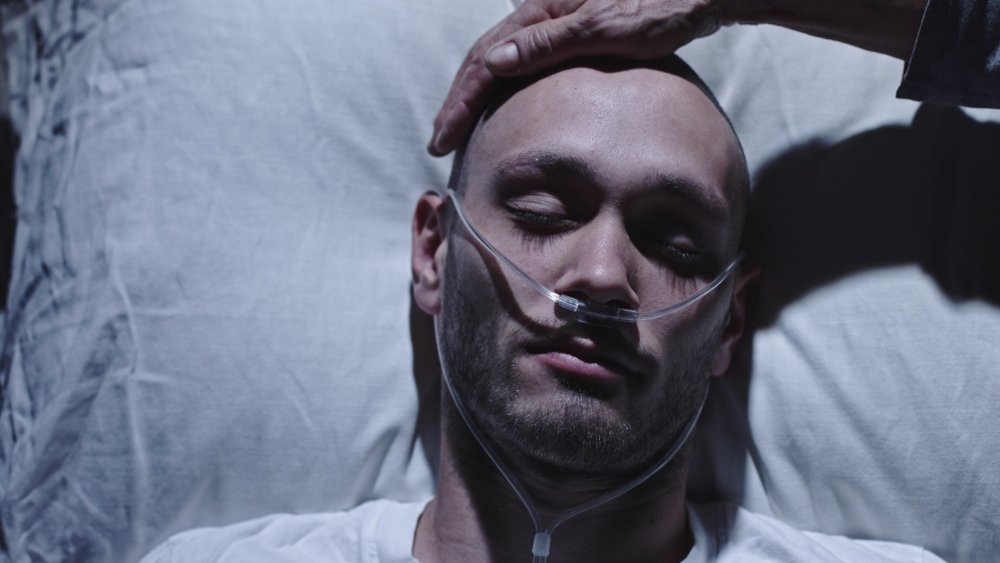 A cancer sick patient on hospital deathbed. | Photo: Shutterstock.