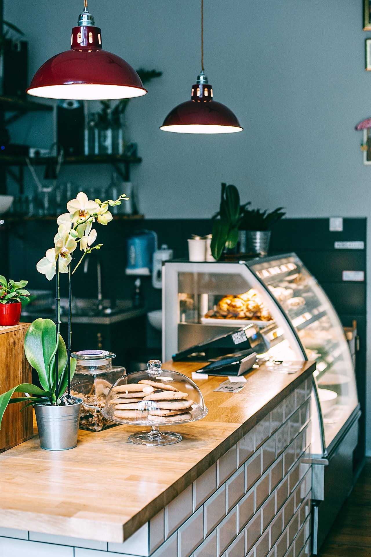 Mia opened her own bakery after saving for years. | Source: Pexels