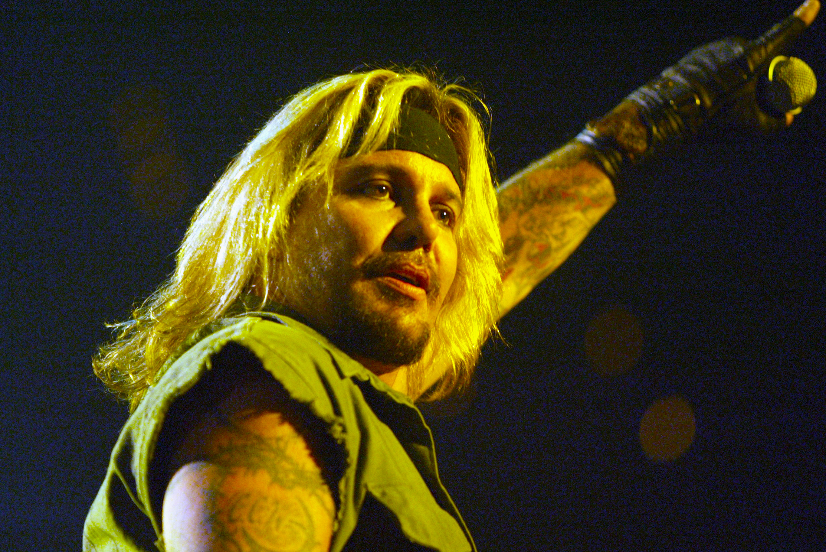 Vince Neil performing with Mötley Crüe at the MCI Center in Washington DC on March 6, 2005 | Source: Getty Images