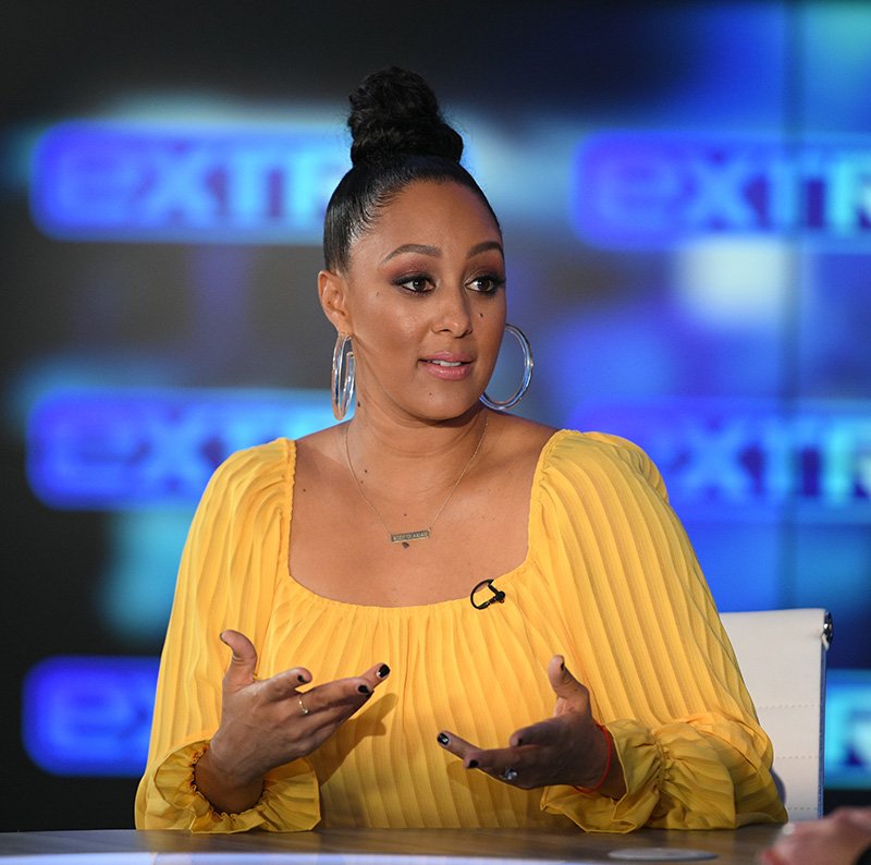 Tamera Mowry at the "Extra" TV show in Burbank Studios on November 5, 2019. I Photo: Getty Images