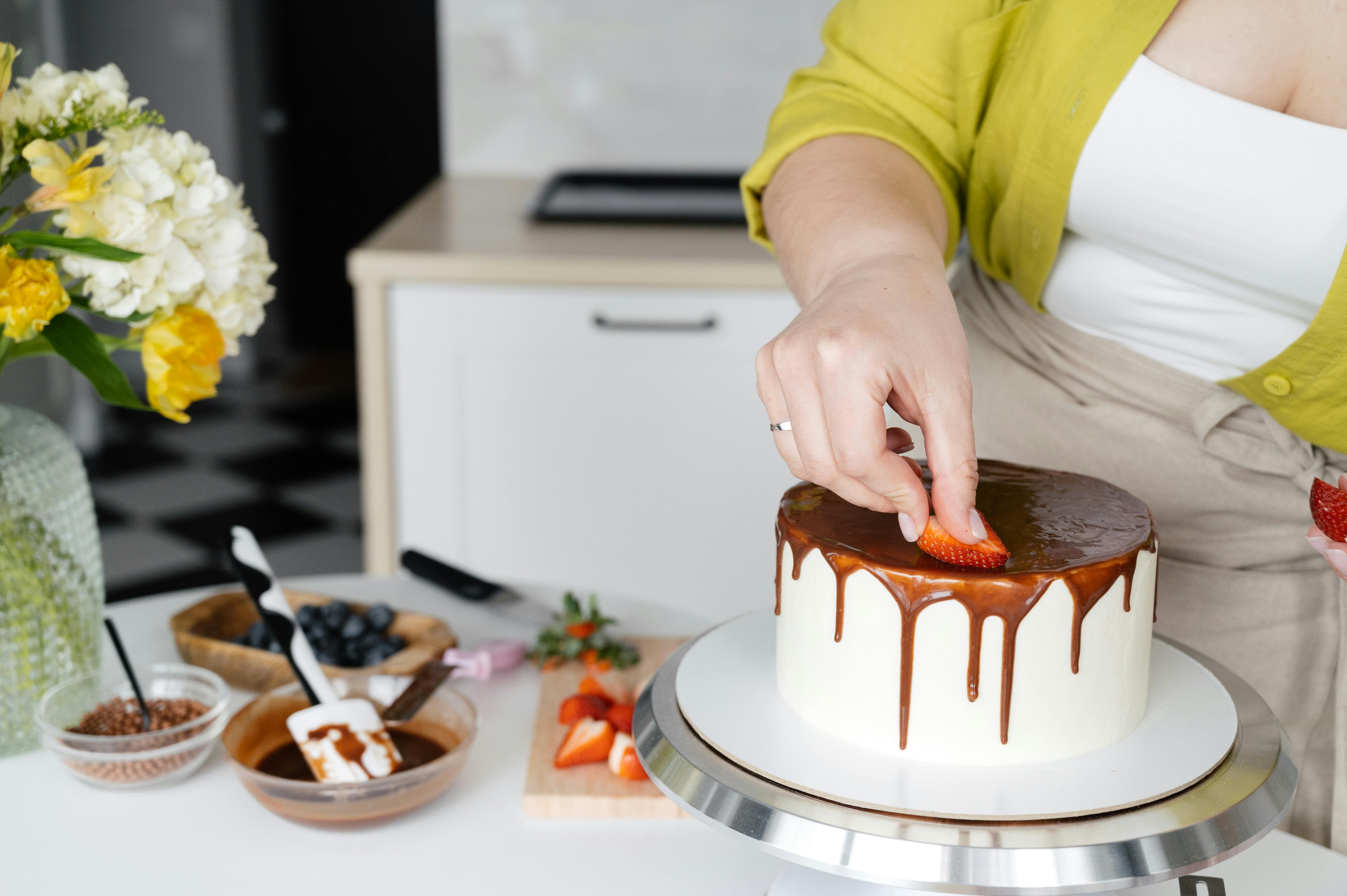 A cake being decorated | Source: Pexels