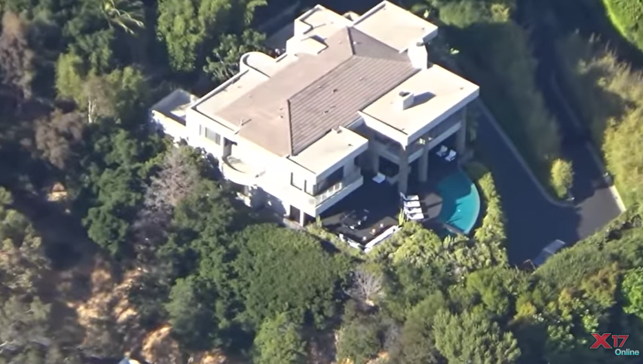 Evan Spiegel's former estate in Brentwood, California, from a video dated May 28, 2017 | Source: YouTube/@x17online