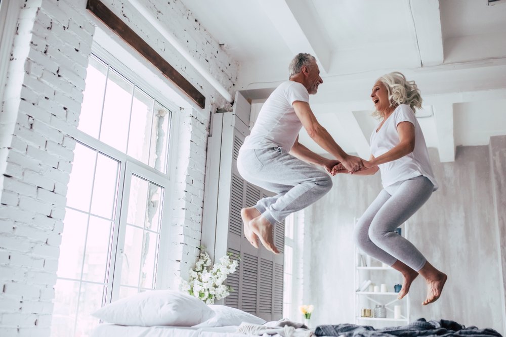 Un coupe de personnes âgées. l Source: Shutterstock