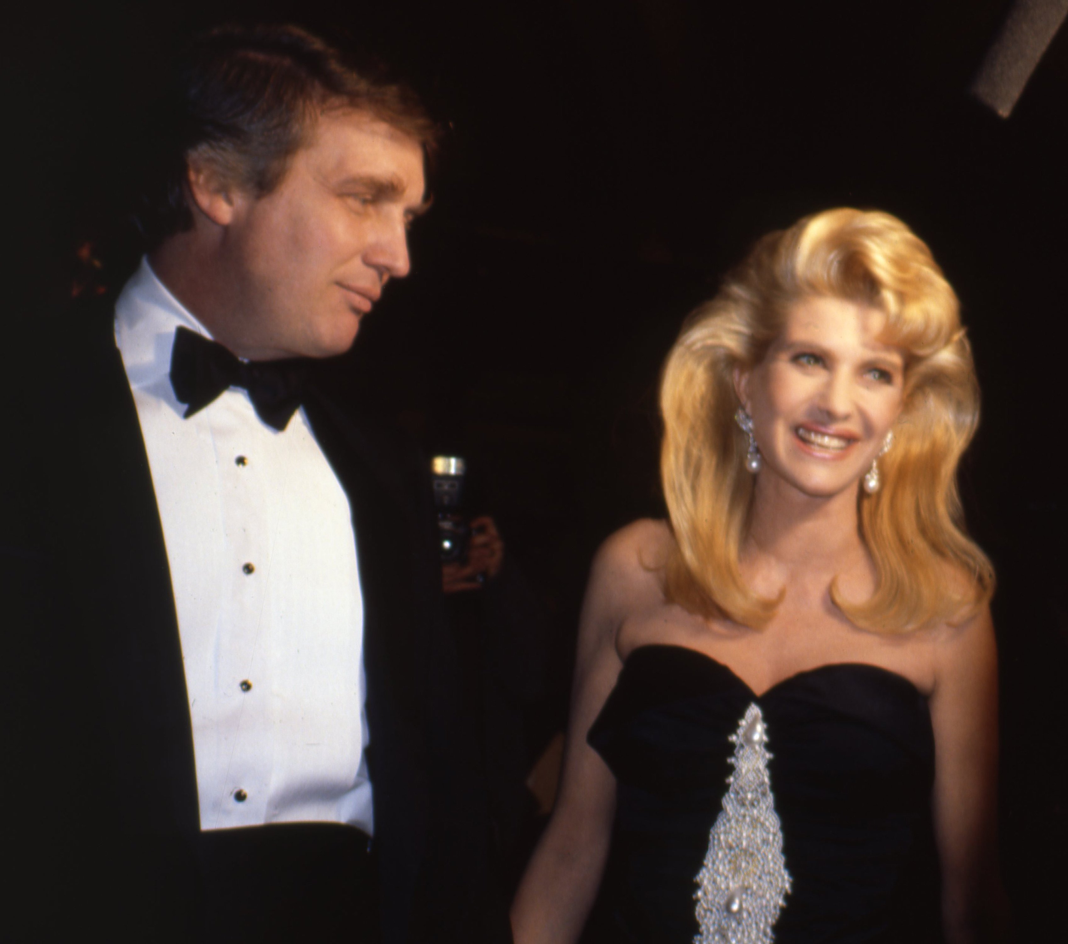 Businessman Donald Trump and his wife Ivana Trump attending the 8th annual "Night of 100 Trees" at the Sheraton Center in December 1989 in New York, New York.┃Source: Getty Images
