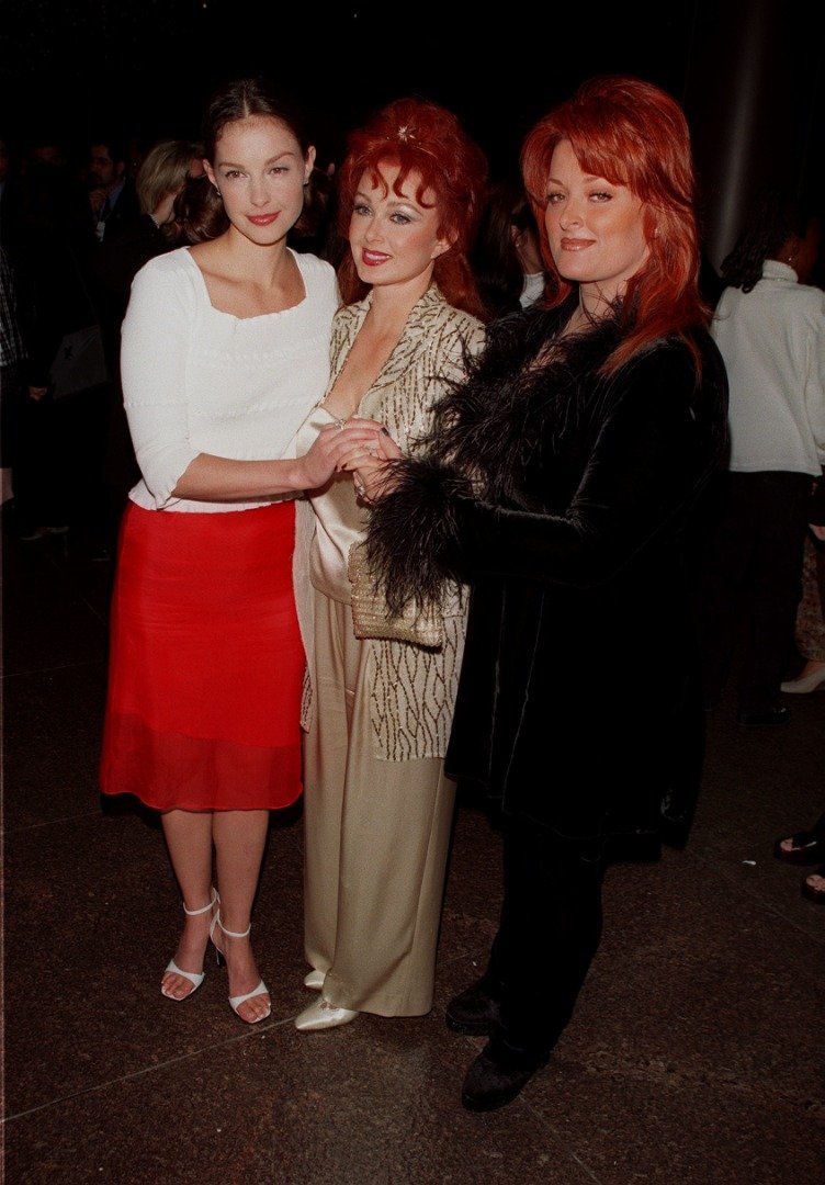 Naomi Judd and her daughter Ashely and Wynonna. | Source: Getty Images