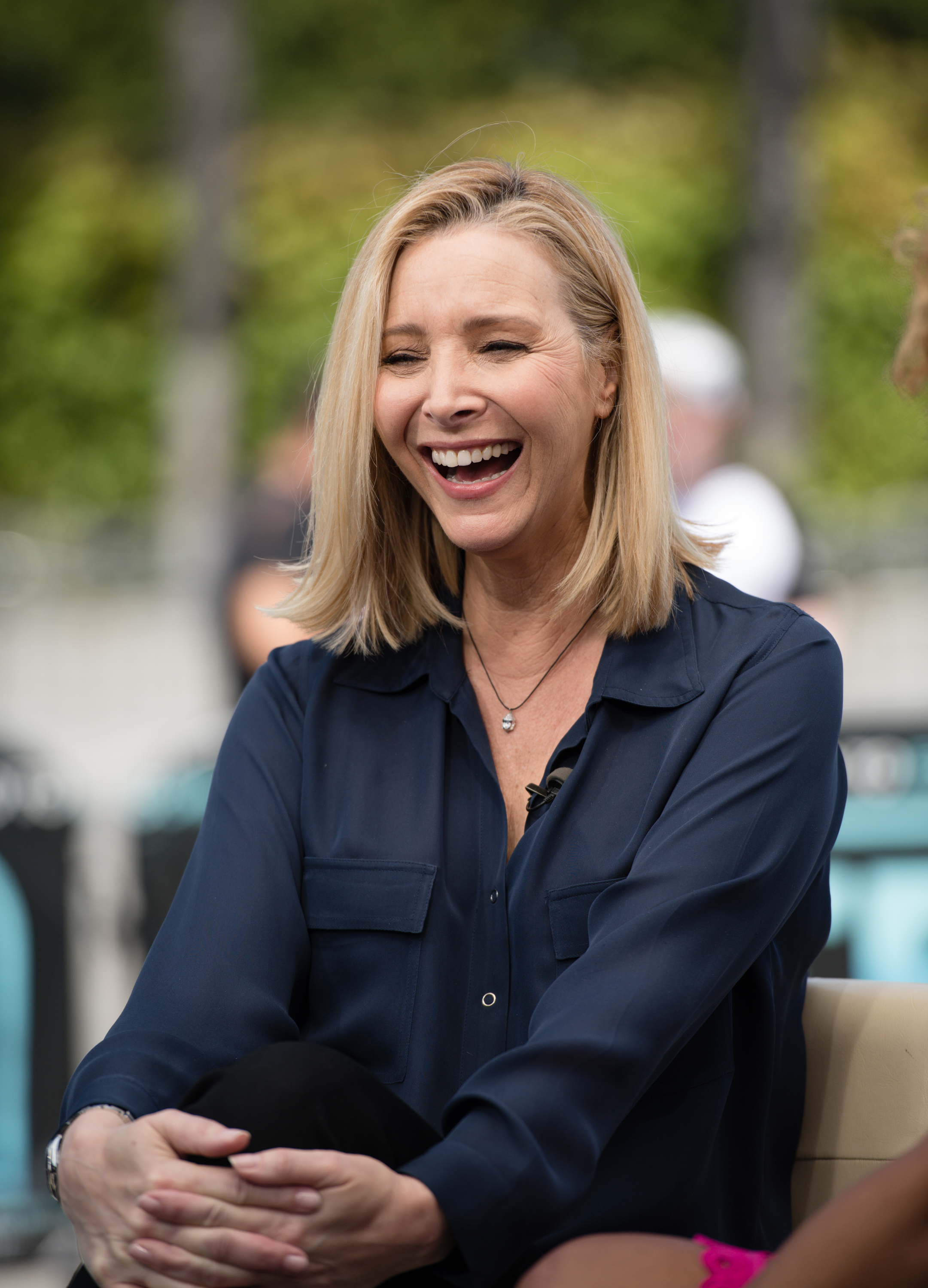 Lisa Kudrow visits "Extra" at Universal Studios Hollywood on April 9, 2019. | Source: Getty Images