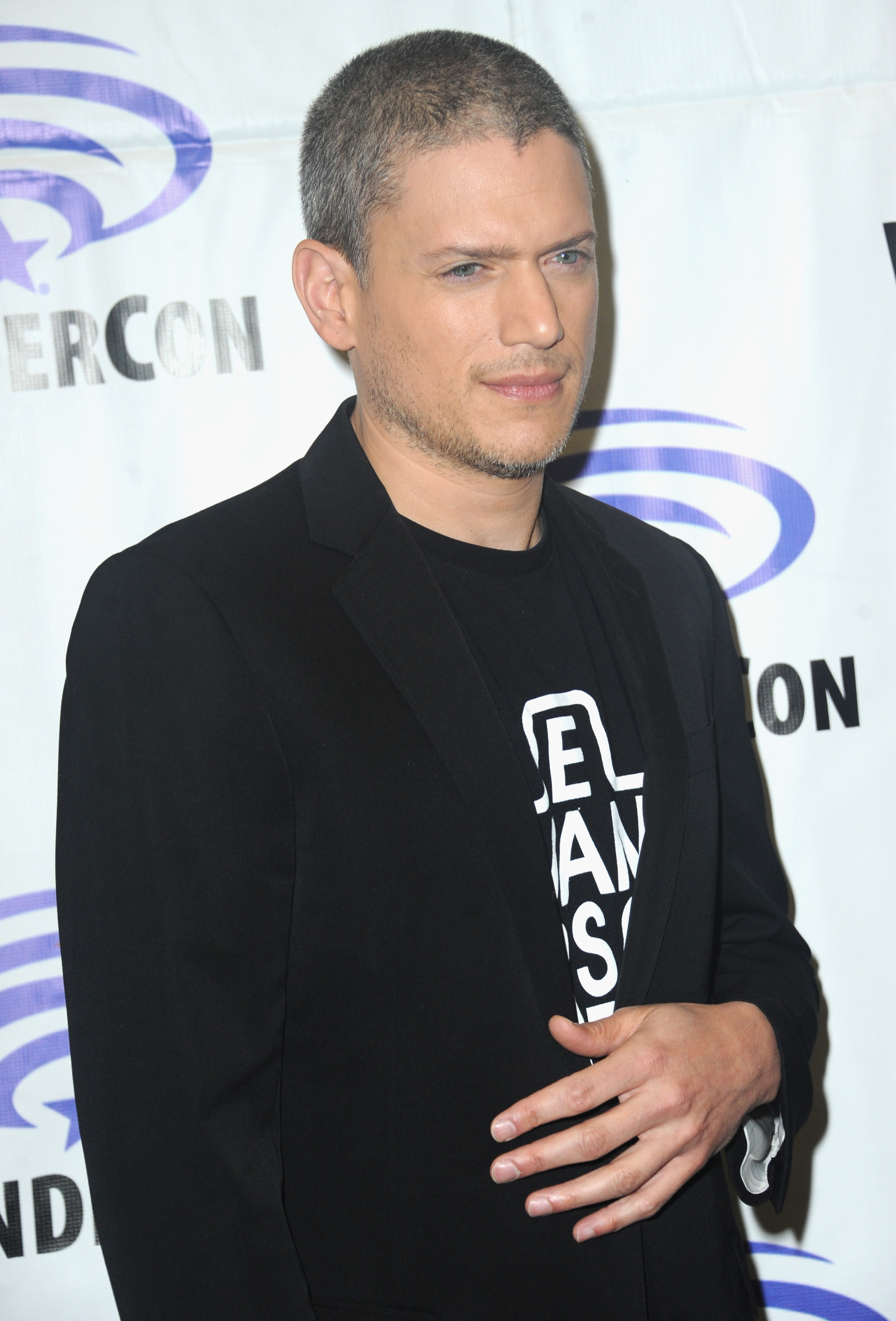 The actor promotes 'Prison Break' on Day 1 of WonderCon held at Anaheim Convention Center on March 31, 2017 in Anaheim, California | Source: Getty Images