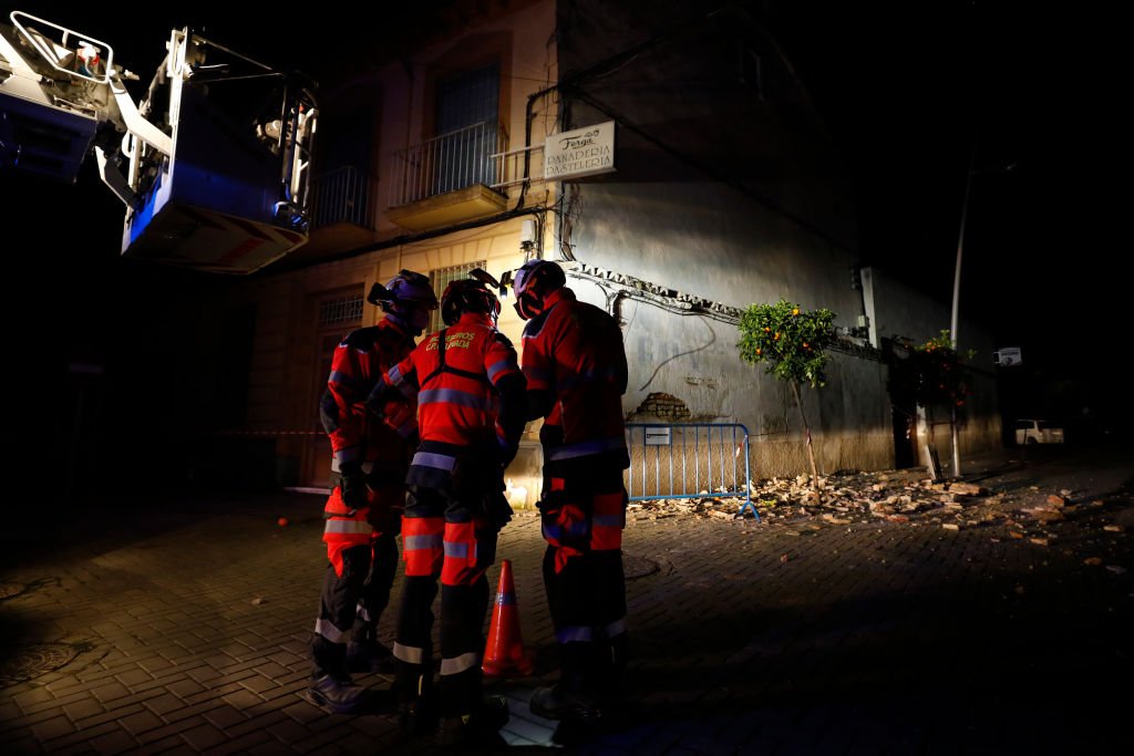 Des pompiers en plein action | source : Getty Images