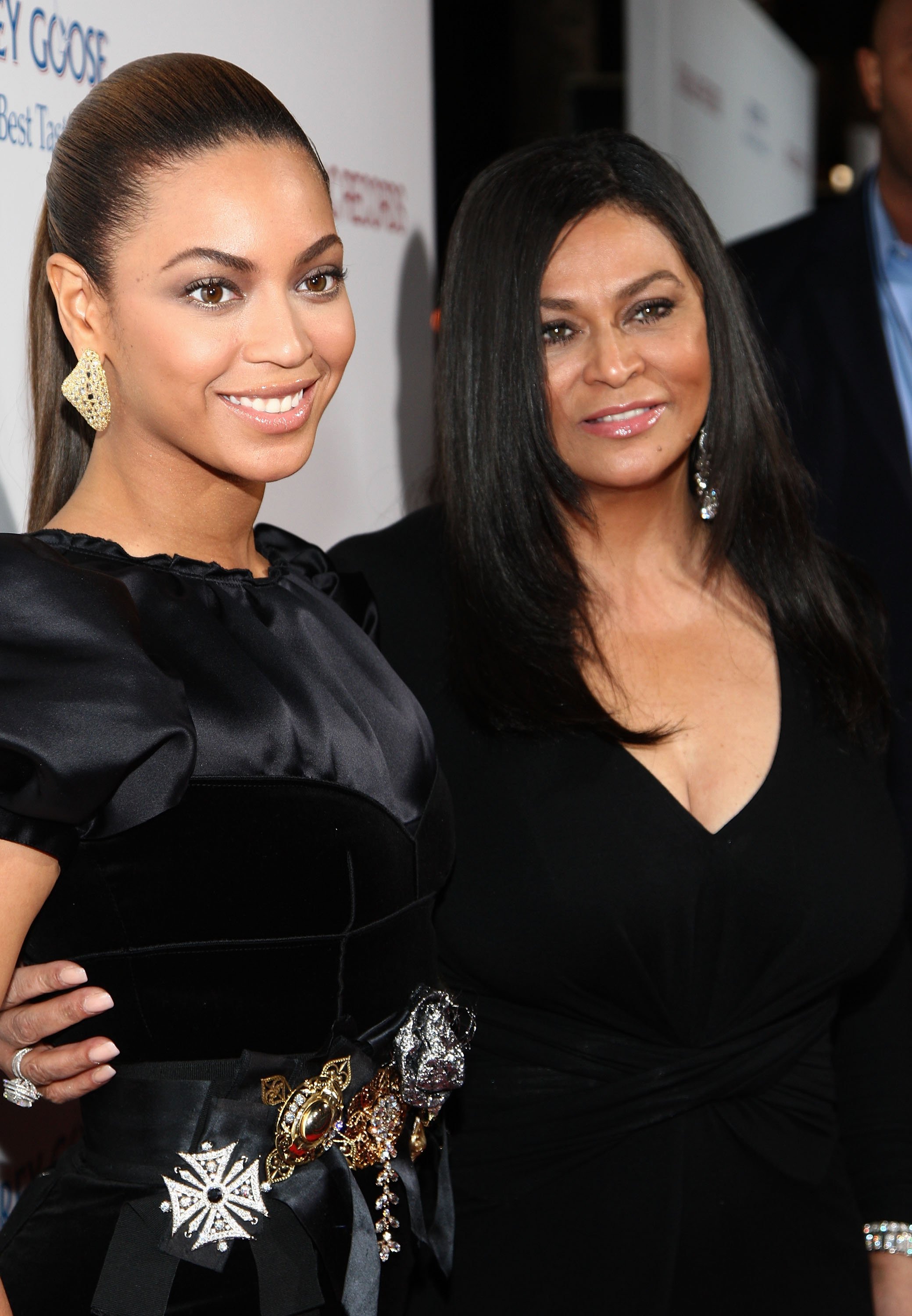 Beyoncé & Tina Lawson at the premiere of "Cadillac Records" in Hollywood on Nov. 24, 2008. | Photo: Getty Images.