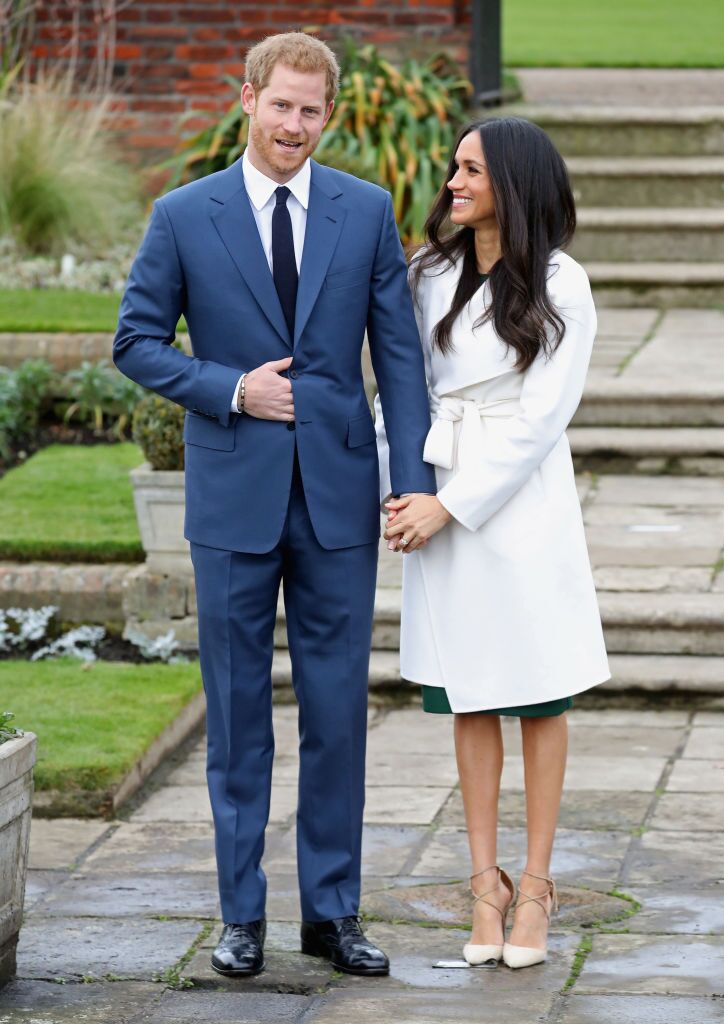 Le prince Harry et Meghan lors d'une téléconférence officielle pour annoncer leurs fiançailles dans les jardins du palais de Kensington | Getty Images