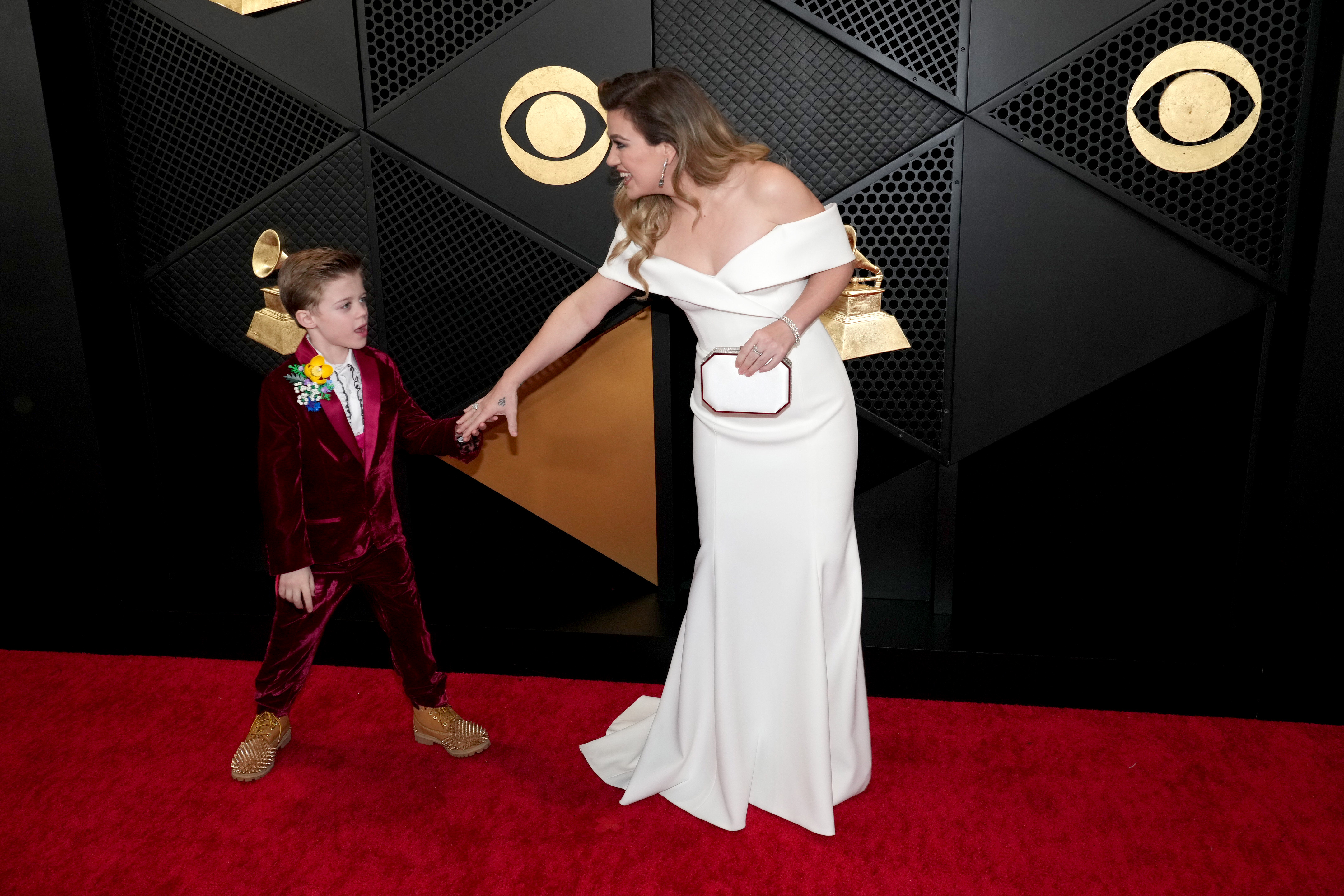 Kelly Clarkson and Remington "Remy" Alexander during the 66th GRAMMY Awards at Crypto.com Arena on February 4, 2024, in Los Angeles, California. | Source: Getty Images