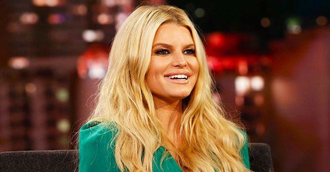 Jessica Simpson Shows off Her Stunning Figure in Christmas Photo — and ...