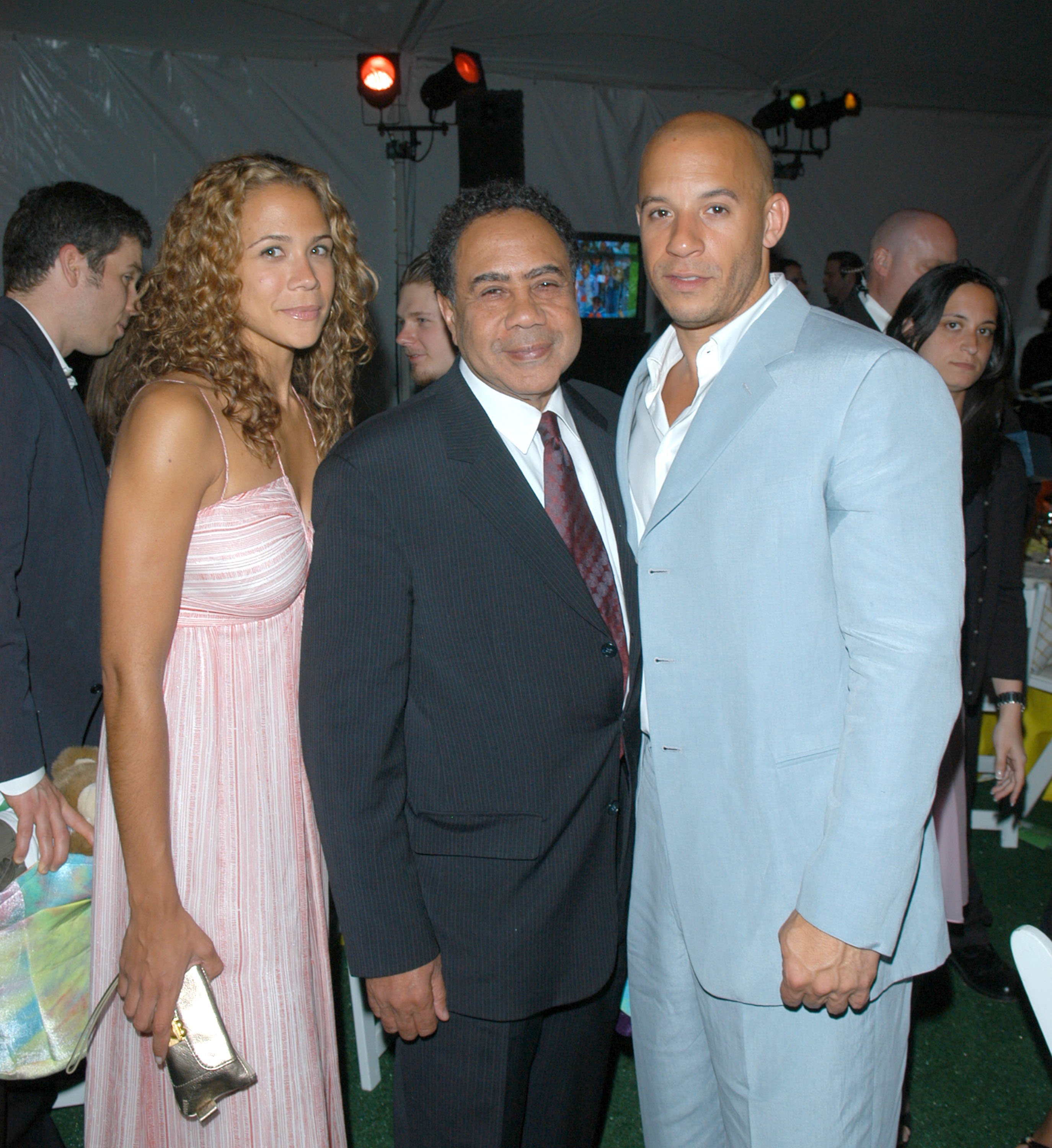 Vin Diesel with his sister and father, Irving Vincent, during the "Build-A-Bear Workshop" at Fresh Air Fund Spring Gala in New York City, on June 2, 2005. | Source: Getty Images