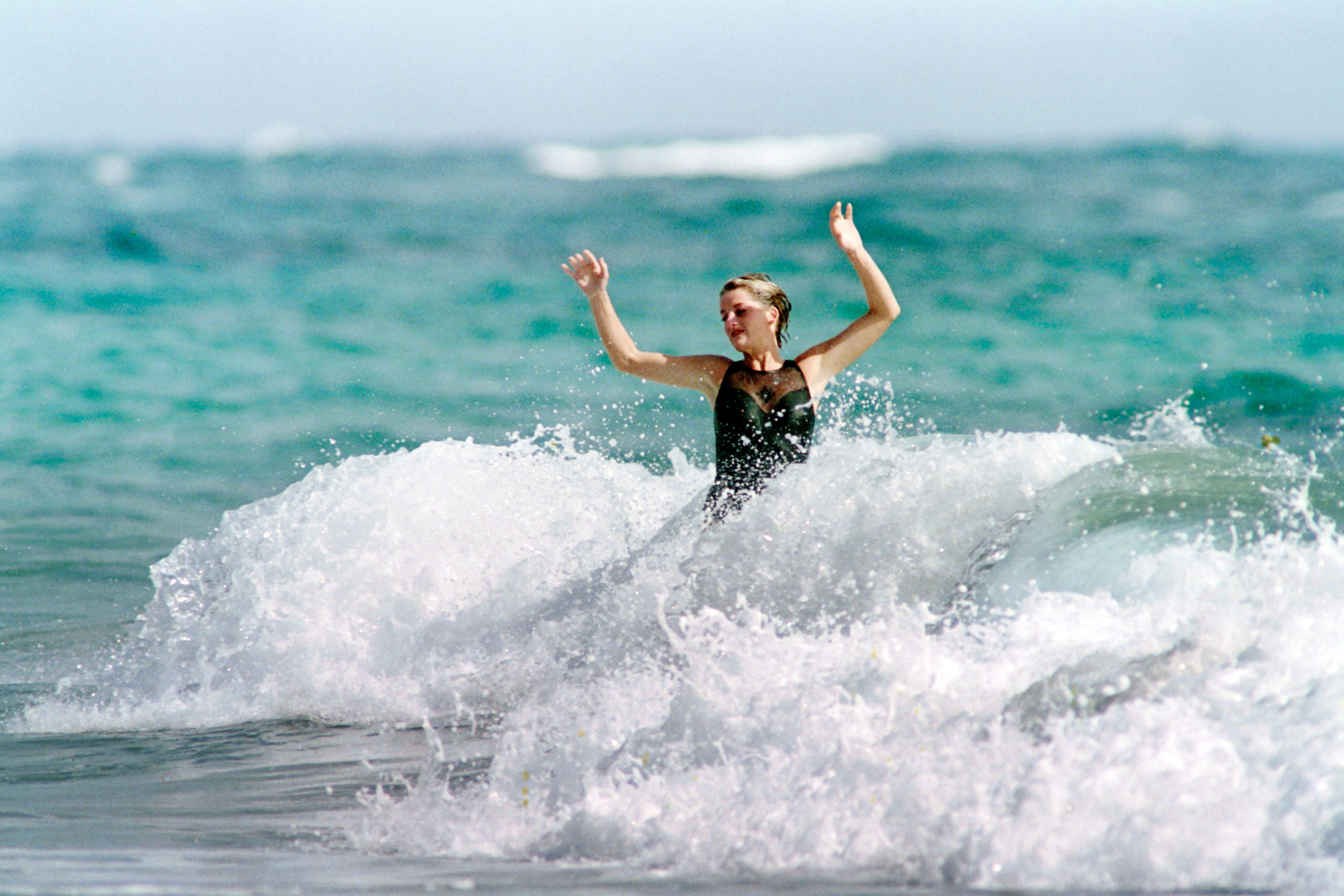 Diana, Princess Of Wales, enjoys the waves at Indian Castle Beach on January 2, 1993 | Source: Getty Images