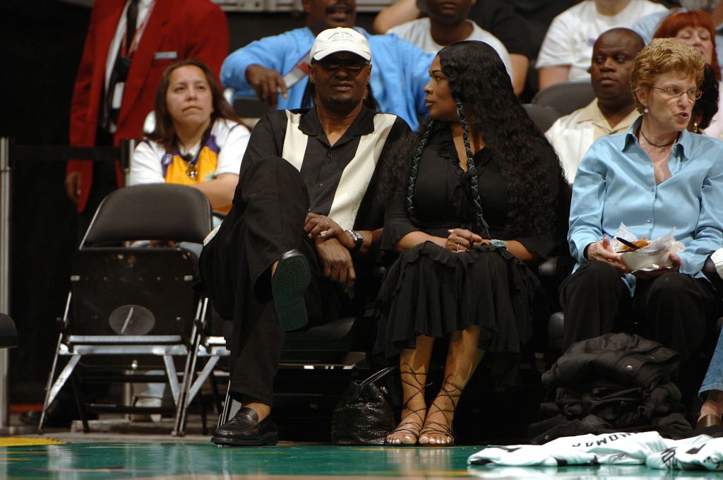  Joe and Pam Bryant, Kobe Bryant's parents, watch the Los Angeles Sparks play the San Antonio Silver Stars on May 31, 2005 at Staples Center | Photo: Getty Images