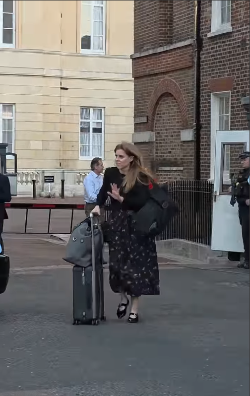Princess Beatrice walking along a London street | Source: Instagram/kingsguardchannel