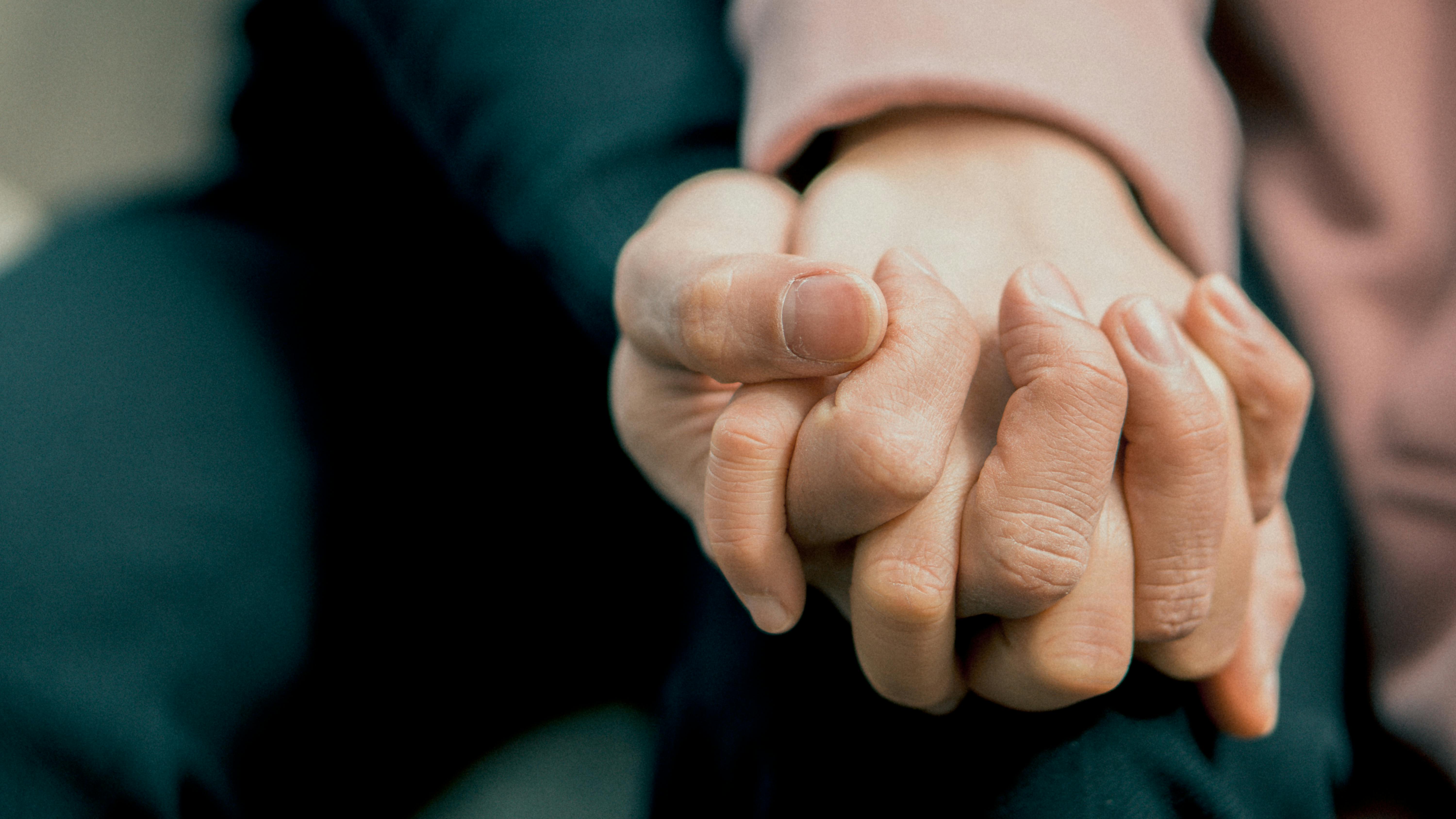 Squeezing hands | Source: Pexels