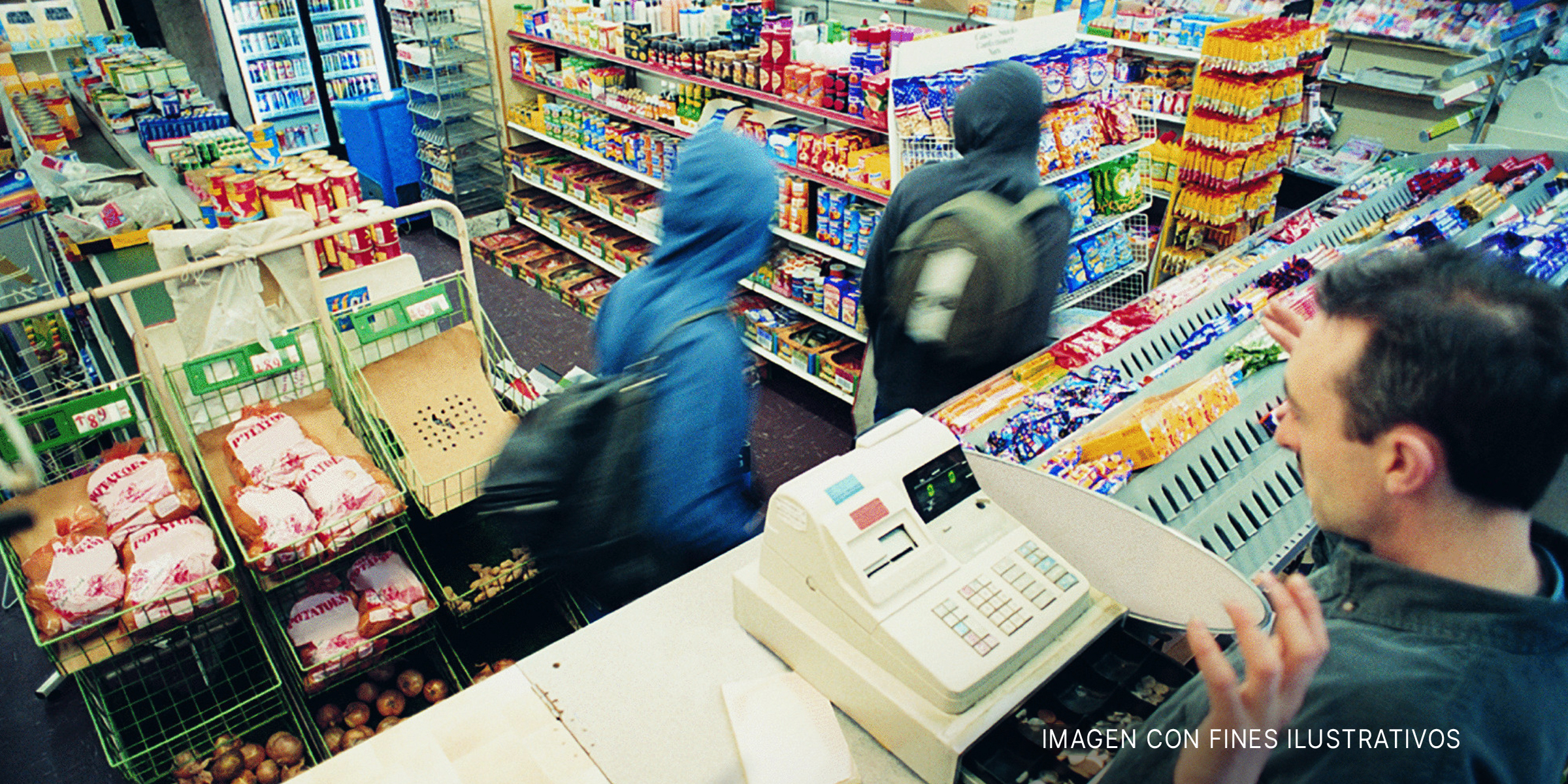 Encapuchados robando en una tienda. | Foto: Shutterstock