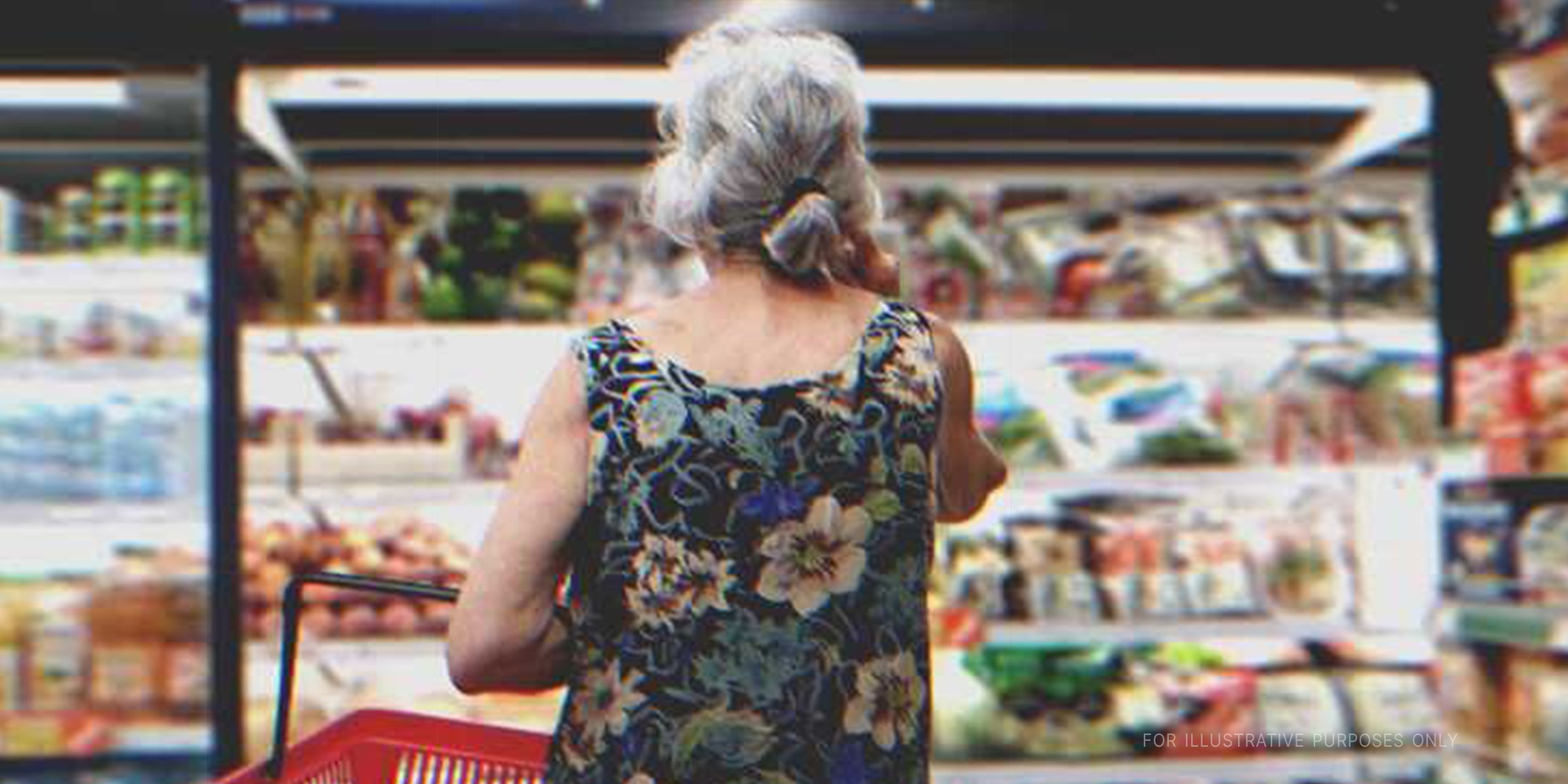 Eine Rentnerin in einem Supermarkt | Quelle: Getty Images