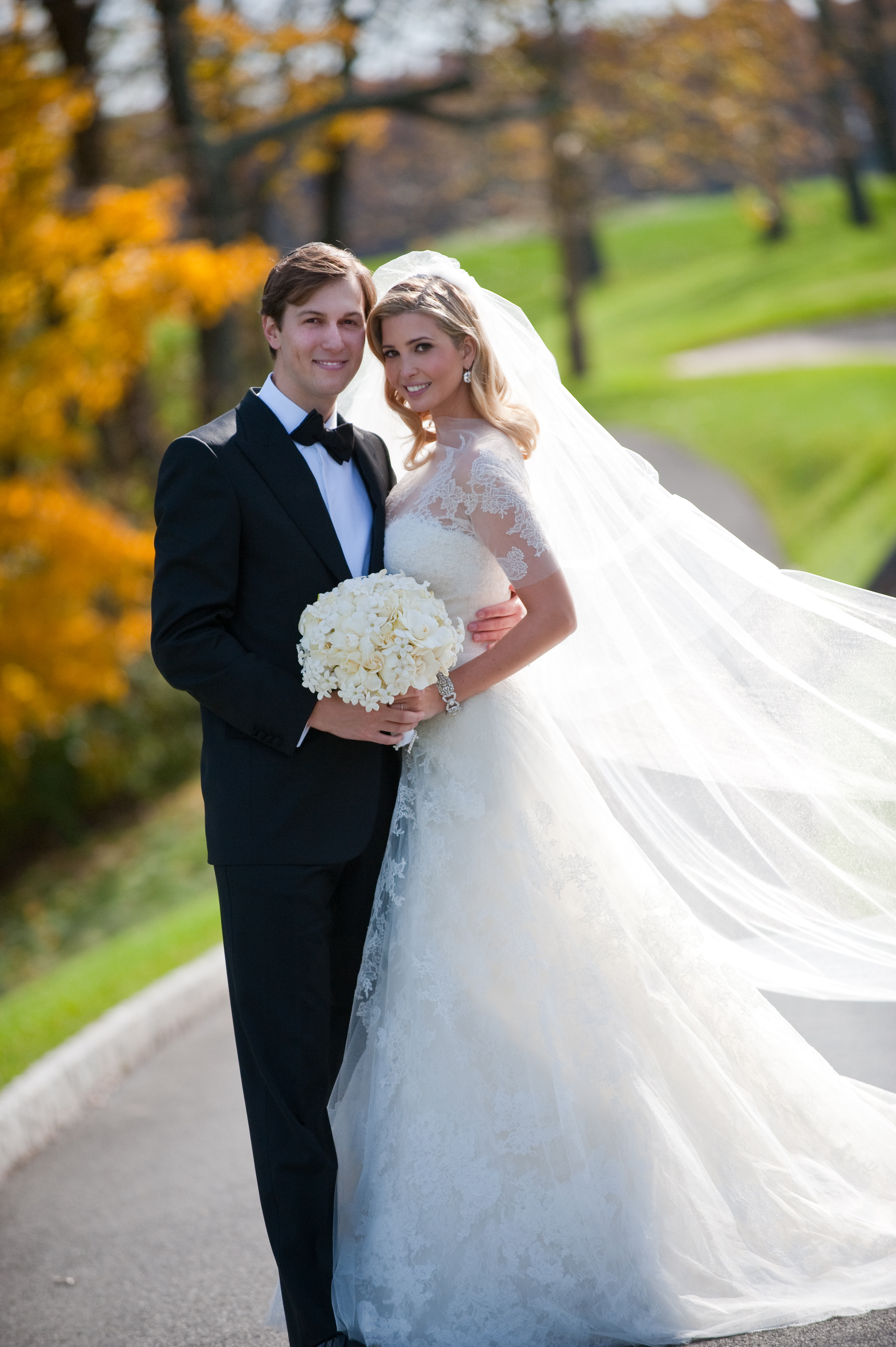 Jared Kushner and Ivanka Trump attend their wedding at Trump National Golf Club on October 25, 2009, in Bedminster, New Jersey. | Source: Getty Images