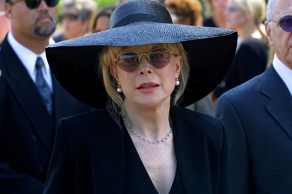 Barbara Eden attends the funeral for her son Matthew Ansara July 2, 2001 in Hollywood, California | Photo: Getty Images